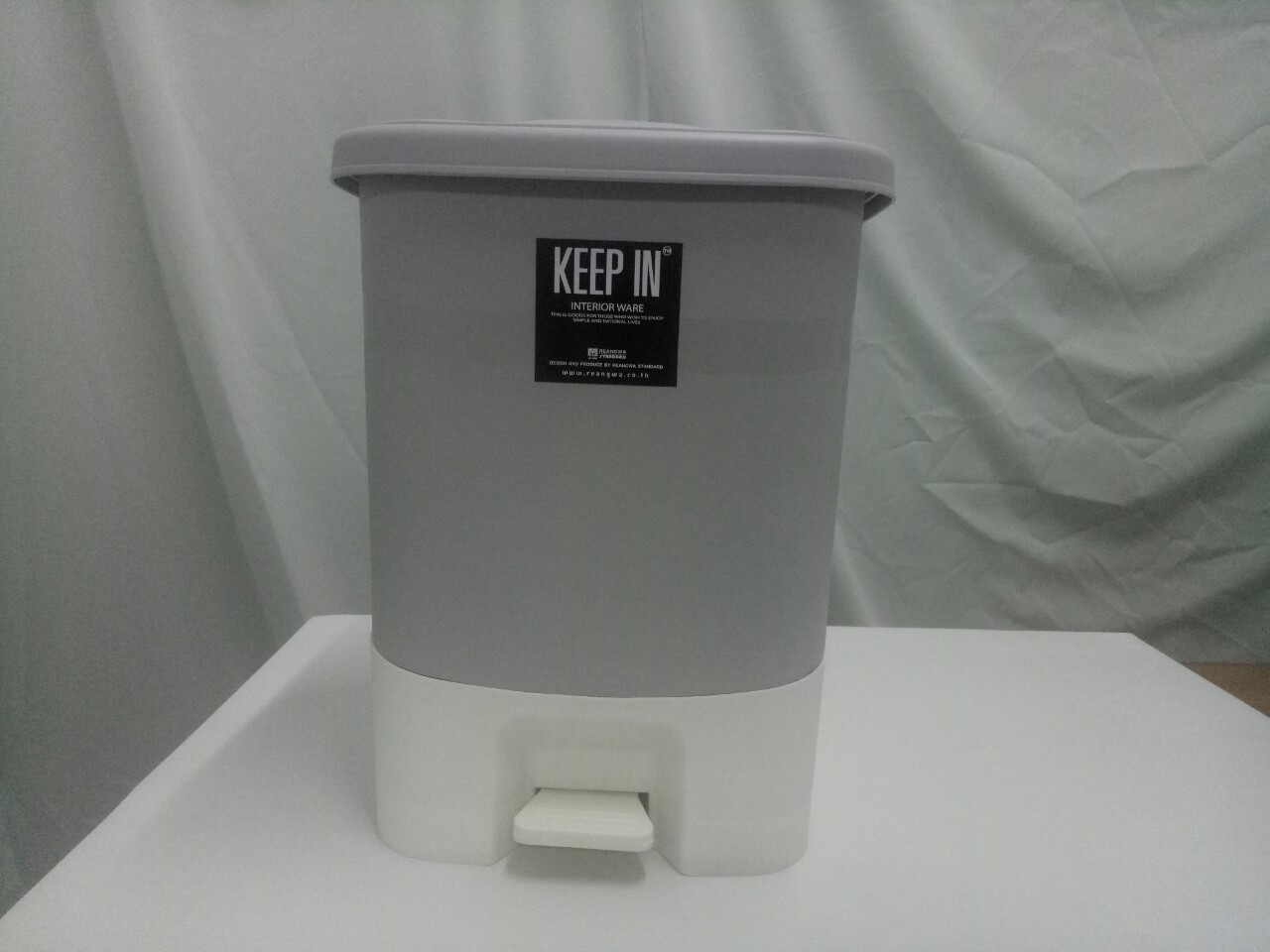 ถังขยะเท้าเหยียบ ทรงเหลี่ยม 16 ลิตร