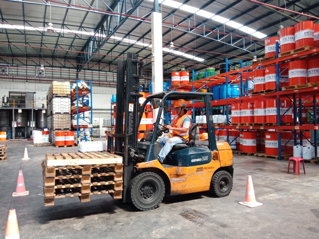 อบรมหลักสูตร Forklift โฟล์คลิฟท์ ตามกฎหมายใหม่ หลักสูตรการอบรมลูกจ้างซึ่งจะทำหน้าที่ผู้ขับรถยก