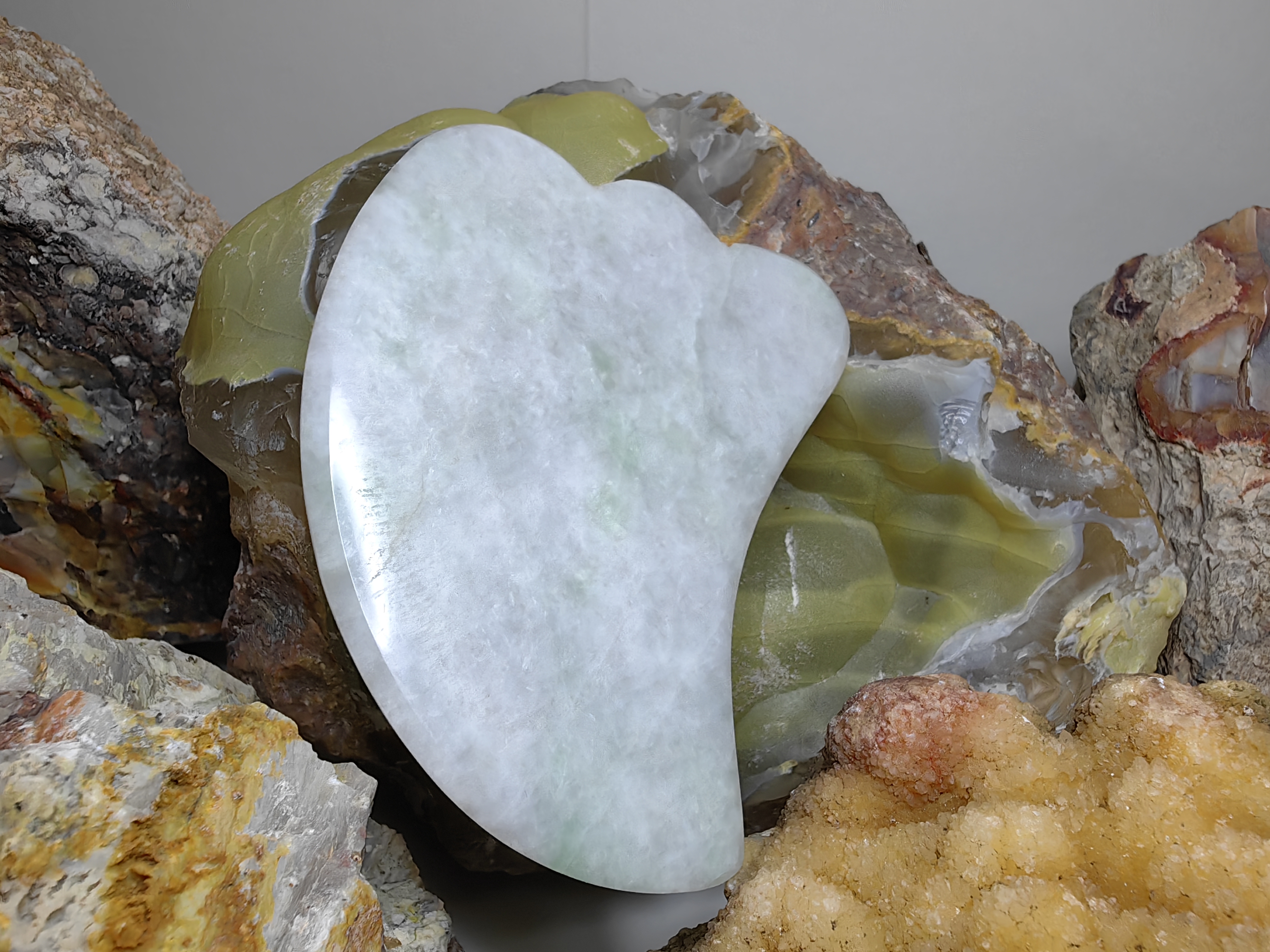 Guasha Face Massage Jade หยกกัวซานวดหน้า