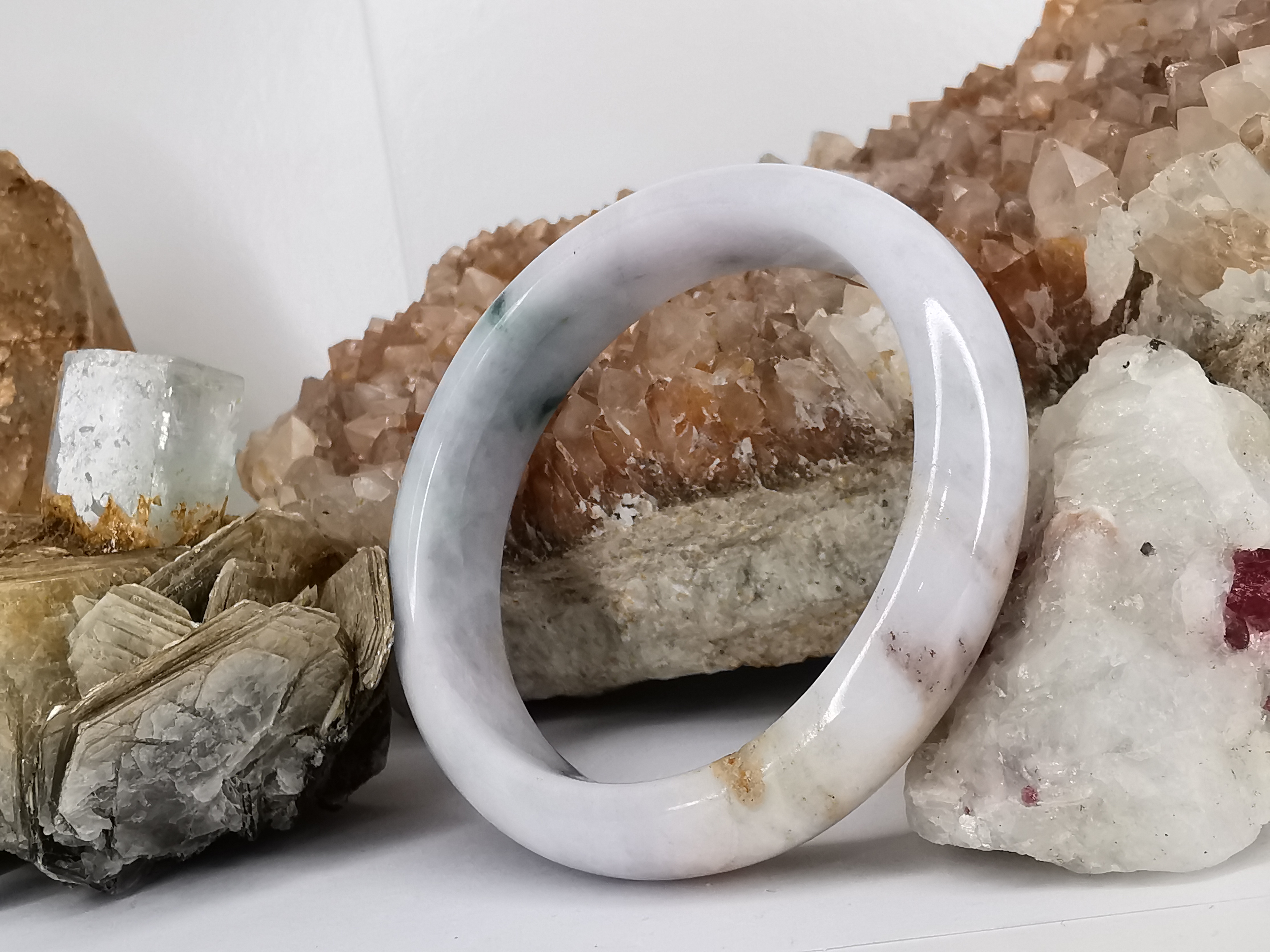 White Green Jade Bangle กำไลหยกเจไดต์แท้ Diameter/ เส้นผ่านศูนย์กลางด้านใน 56 mm.