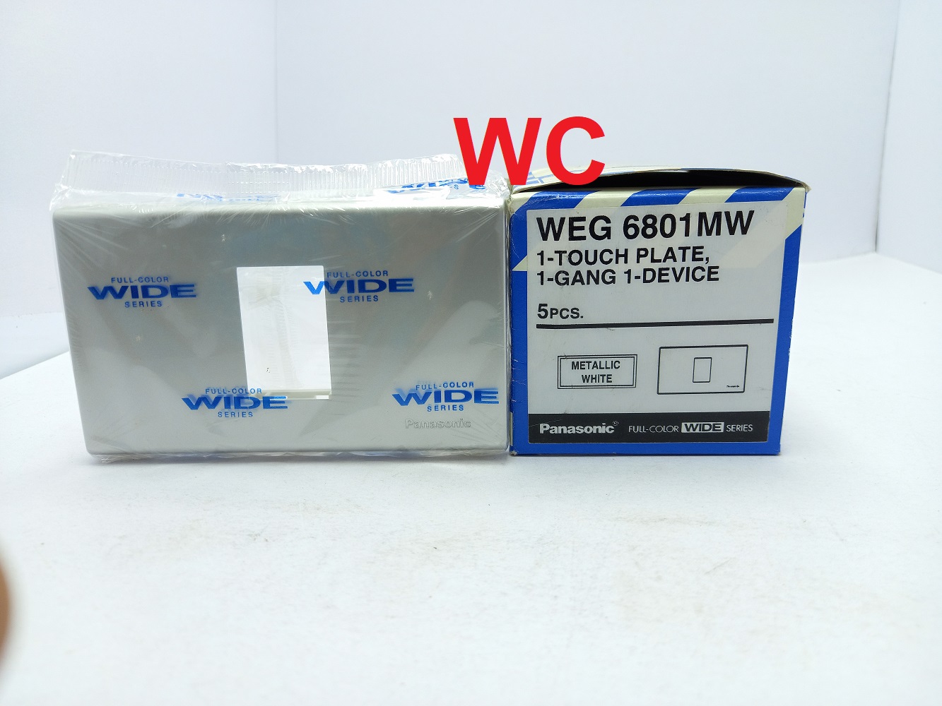 PANASONIC หน้ากากพลาสติก 1 ช่อง ใส่สวิทซ์ปลั้กสีเงิน WEG6801MW ฝาหน้ากาก 1 ช่อง พานาโซนิค สีเงิน - สีดำ เมคทาลิค