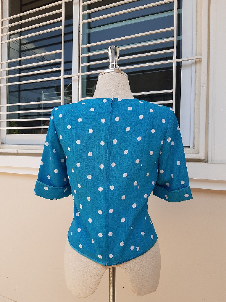 เสื้อสีฟ้าสดลาย polkadots งานญี่ปุ่น