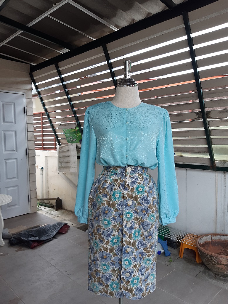 กระโปรงทรงเอลายดอกไม้