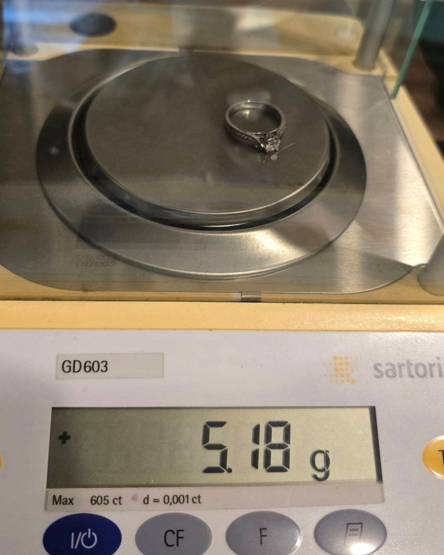 🚫ปิดการขาย(SoIdOut)🚫 แหวนทองคำขาว 18K แบรนด์ Ananta เพชรเกสร 46 ตัง 1 เม็ด น้ำ 99(E) VS1 3 Excellent GIA: 2134225468 ใบสำเนา ข้างเพชรเกสร 14 เม็ด รวม 17 ตัง น้ำ 98-100 ความสะอาด if-vvs ไซส์ 58 สภาพสวยมาก ไม่มีอุปกรณ์ น้ำหนัก 5.18 กรัม ราคา