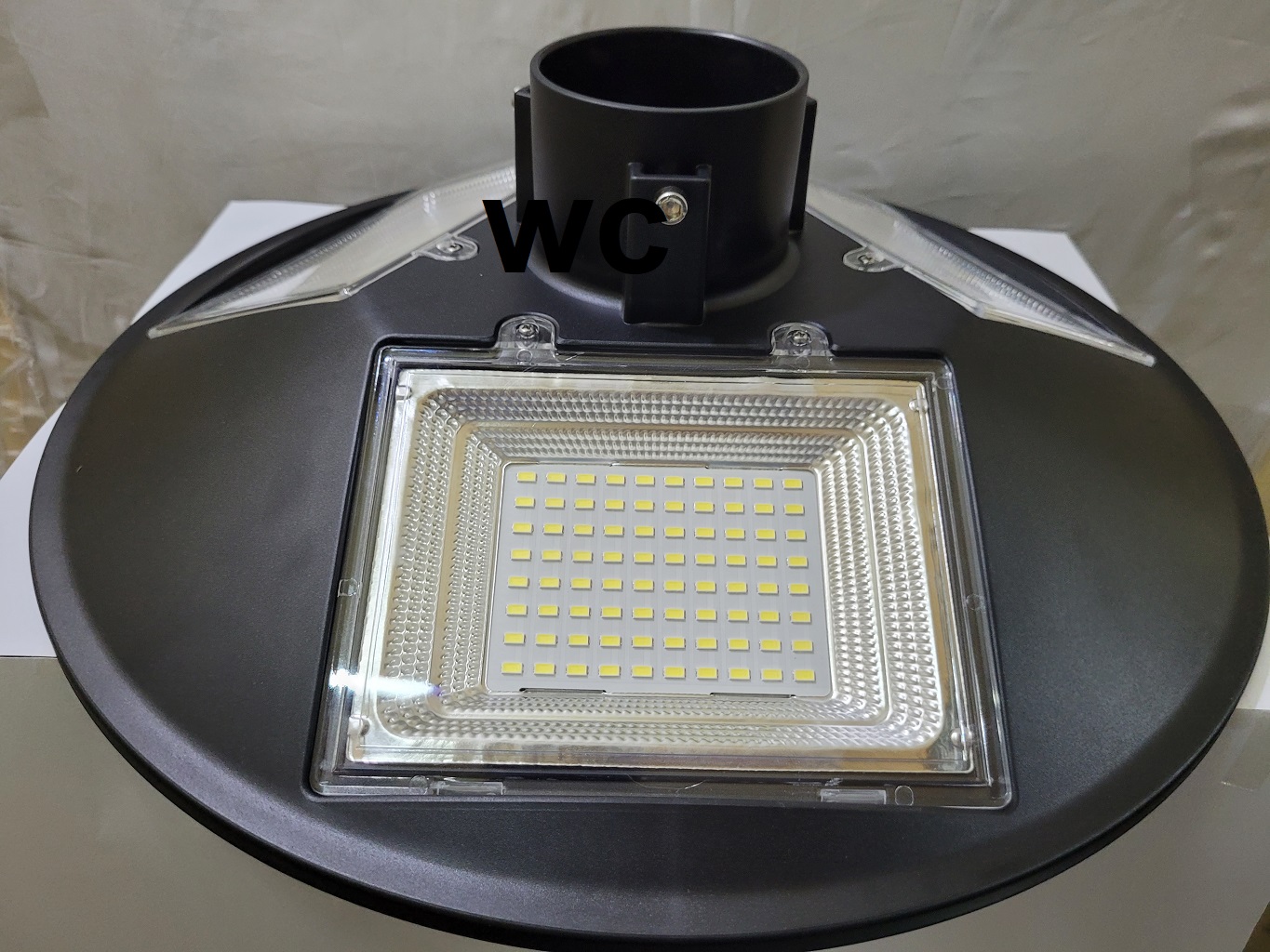 โคมไฟสปอร์ตไลท์ UFO โซลาร์เซลล์พร้อมรีโมต แบรน์ NPV NSL5 รุ่น UFO-150W