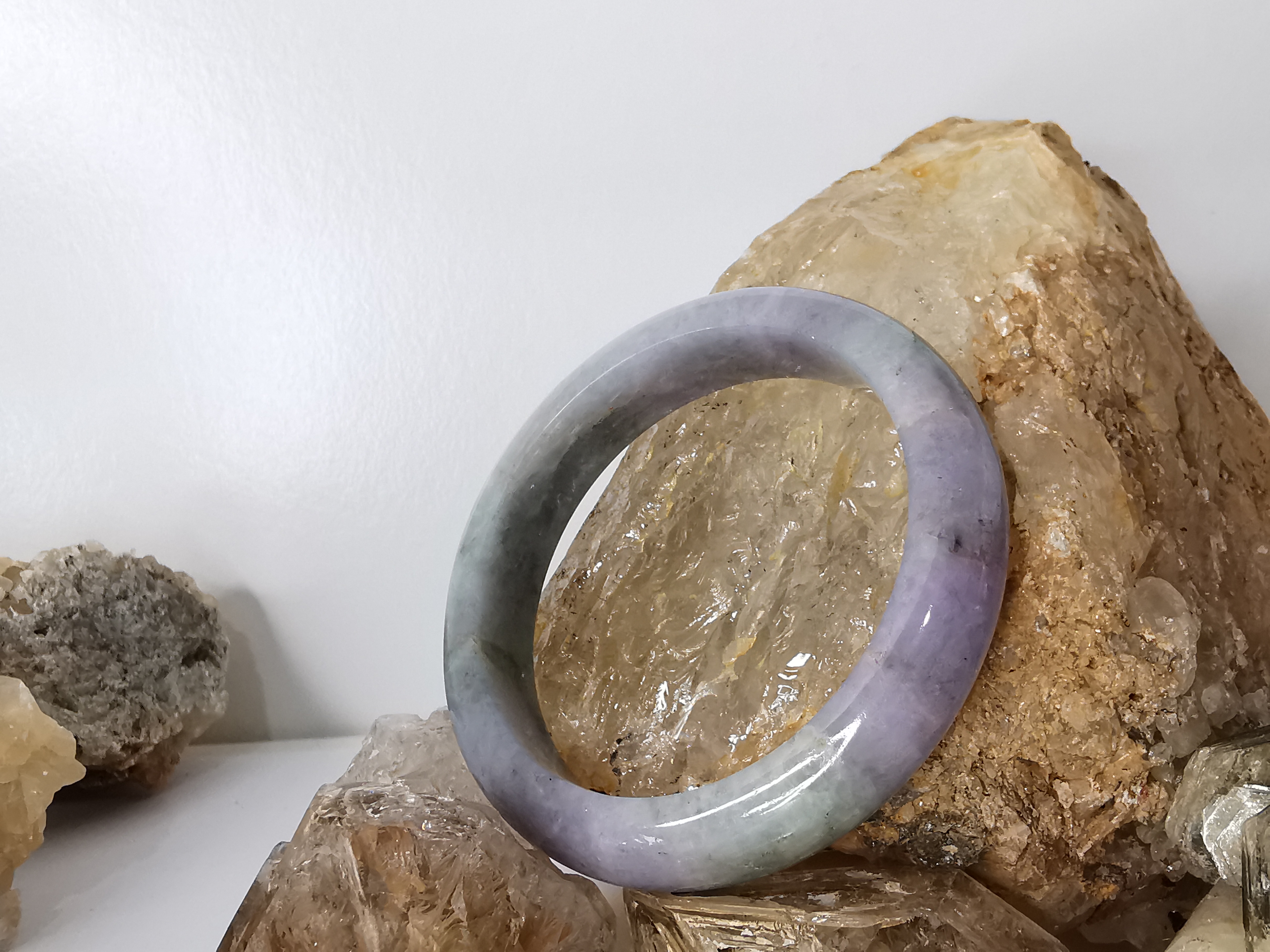 Violet Green Jadeite Bangle กำไลหยกเจไดต์แท้ Diameter/ เส้นผ่านศูนย์กลางด้านใน 55 mm.