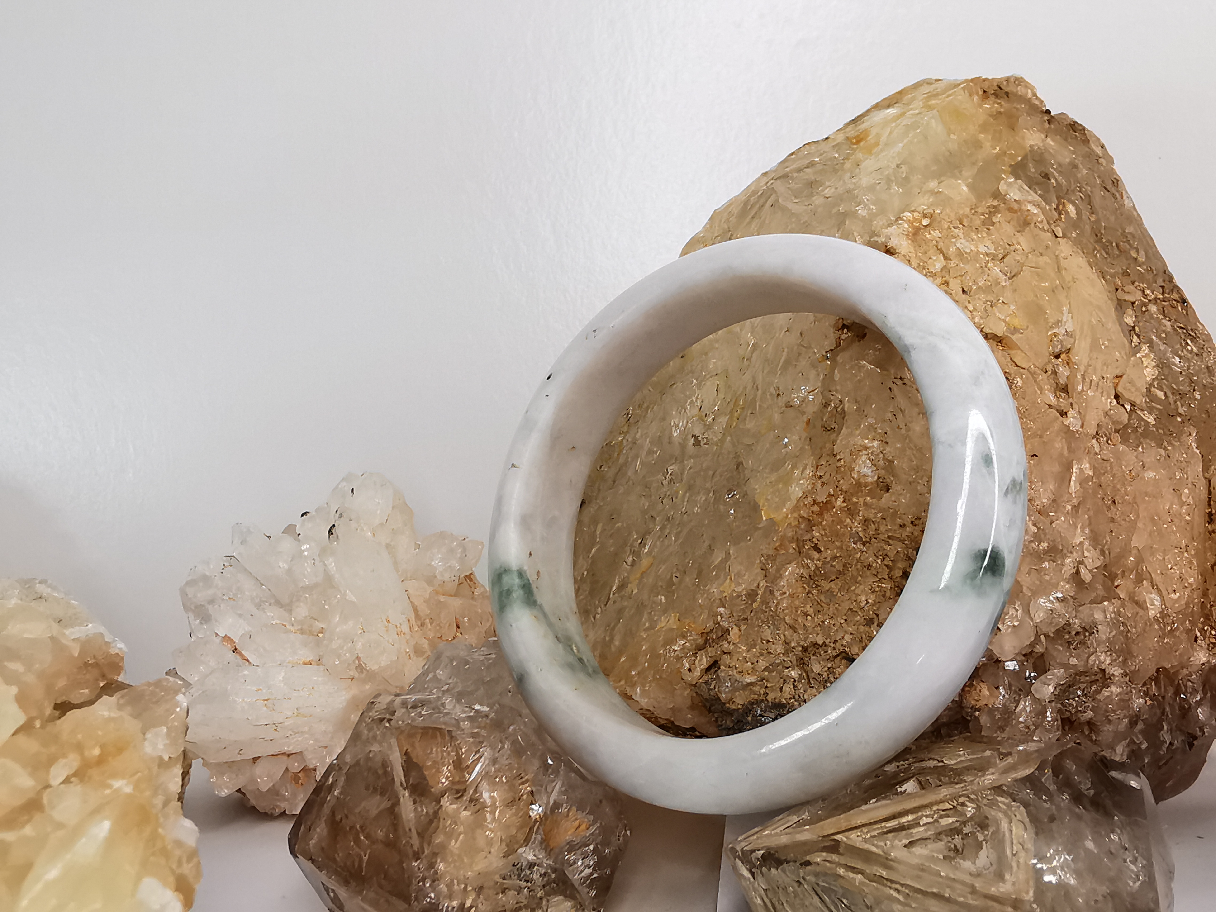 White Green Jade Bangle กำไลหยกเจไดต์แท้ Diameter/ เส้นผ่านศูนย์กลางด้านใน 57 mm.