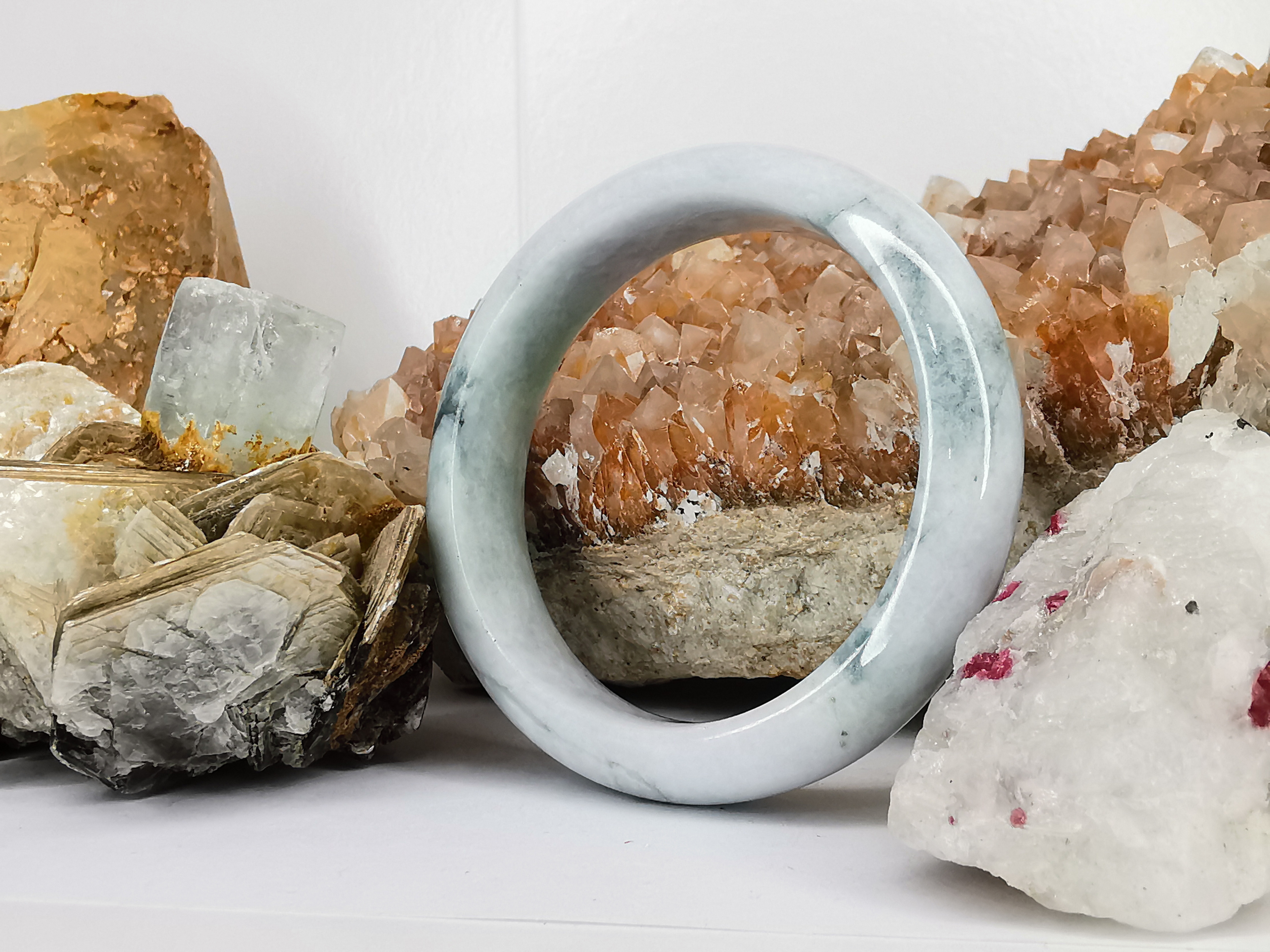 Green White Bangle กำไลหยกเจไดต์แท้ Diameter/ เส้นผ่านศูนย์กลางด้านใน 55 mm.