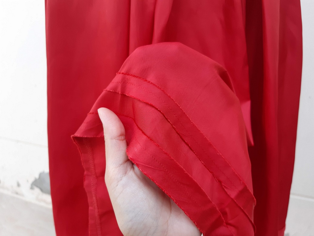 กระโปรงบานสีแดงแอปเปิ้ล ผ้าลื่นพริ้วสวยๆ