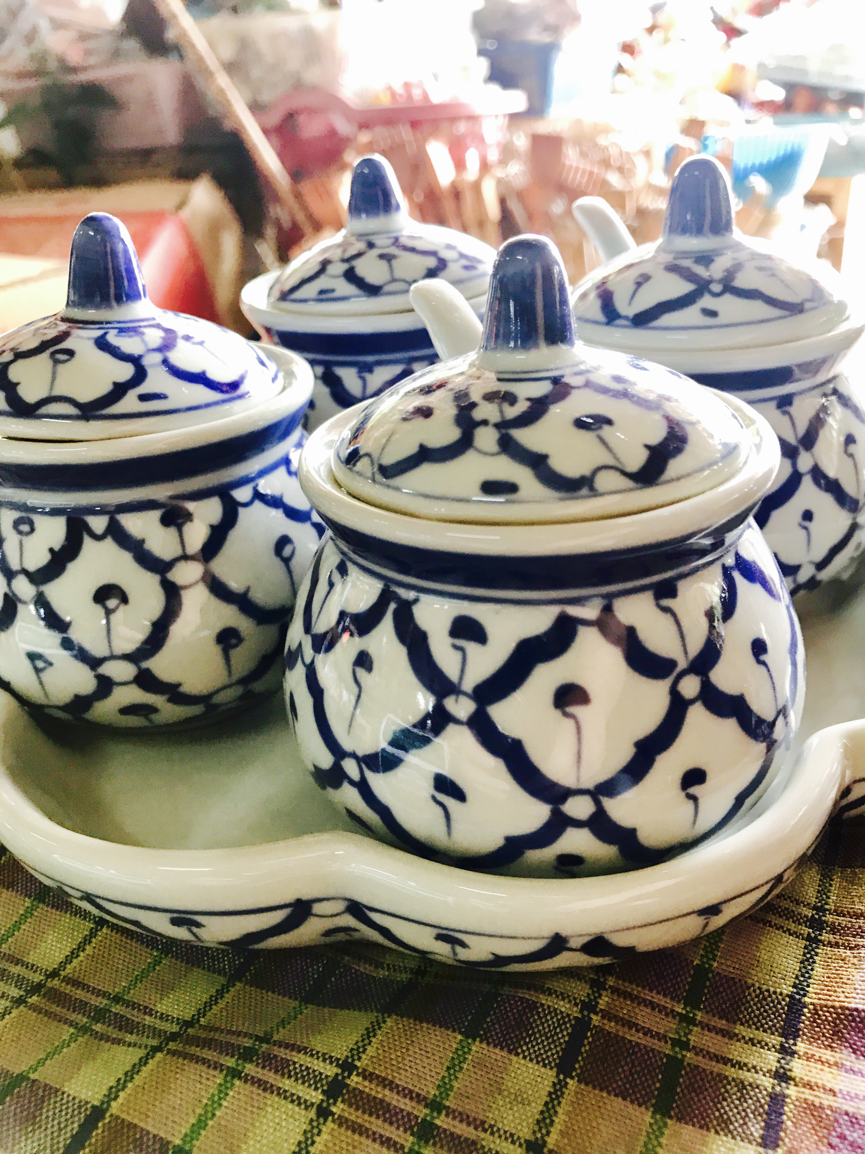 ชุดเครื่องปรุง4ที่ลายไทย