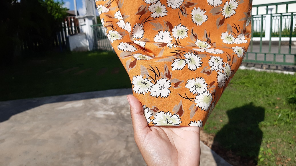 กระโปรงทรงสอบลายดอกไม้สีส้ม