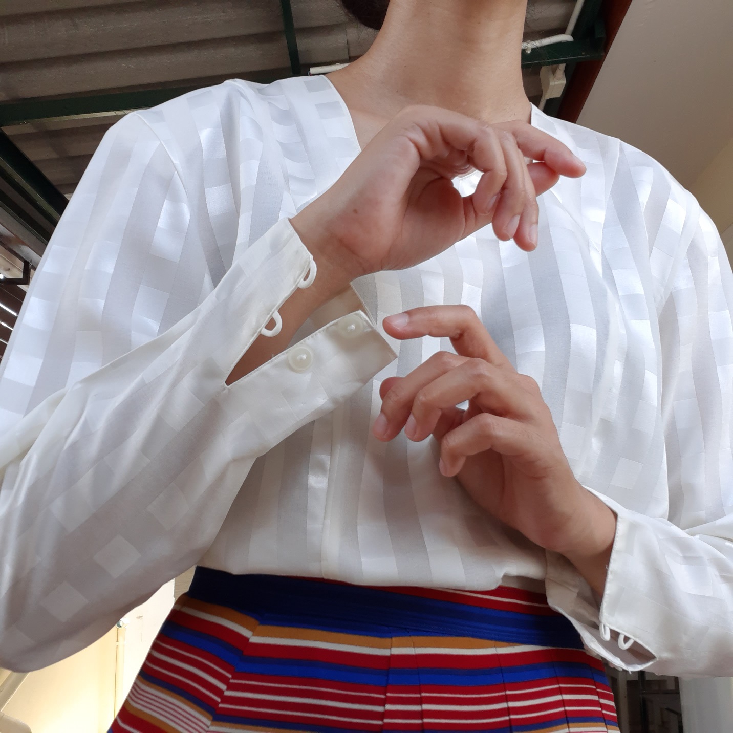 เสื้อขาววินเทจแขนยาว