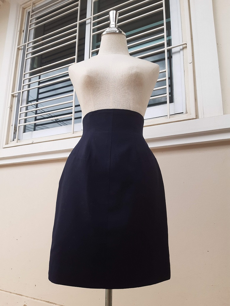ชุดเซ็ตกระโปรงวินเทจเอวสูงสีกรมท่า กับ เสื้องานปัก navy style