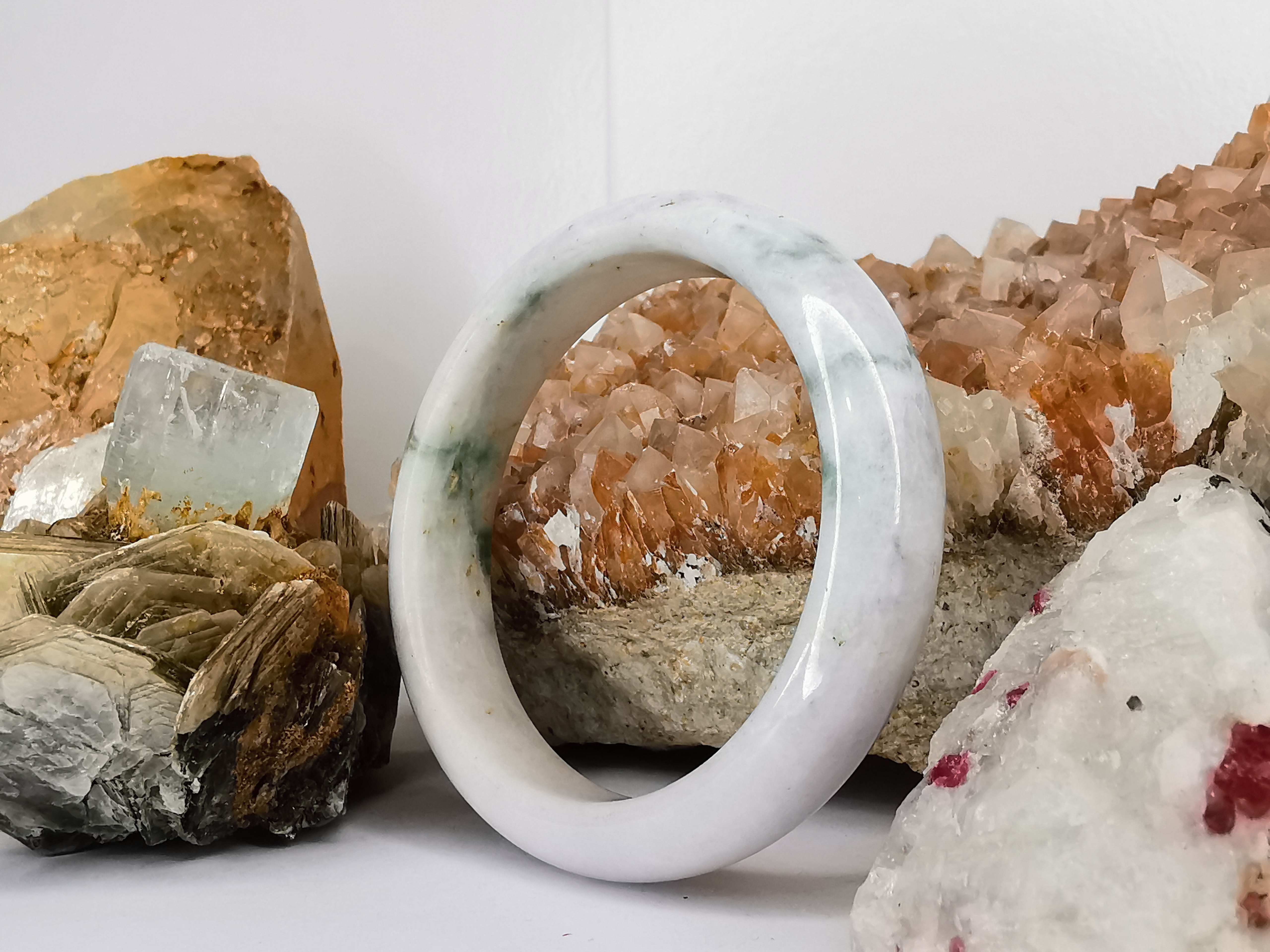 White Green Jade Bangle กำไลหยกเจไดต์แท้ Diameter/ เส้นผ่านศูนย์กลางด้านใน 57 mm.