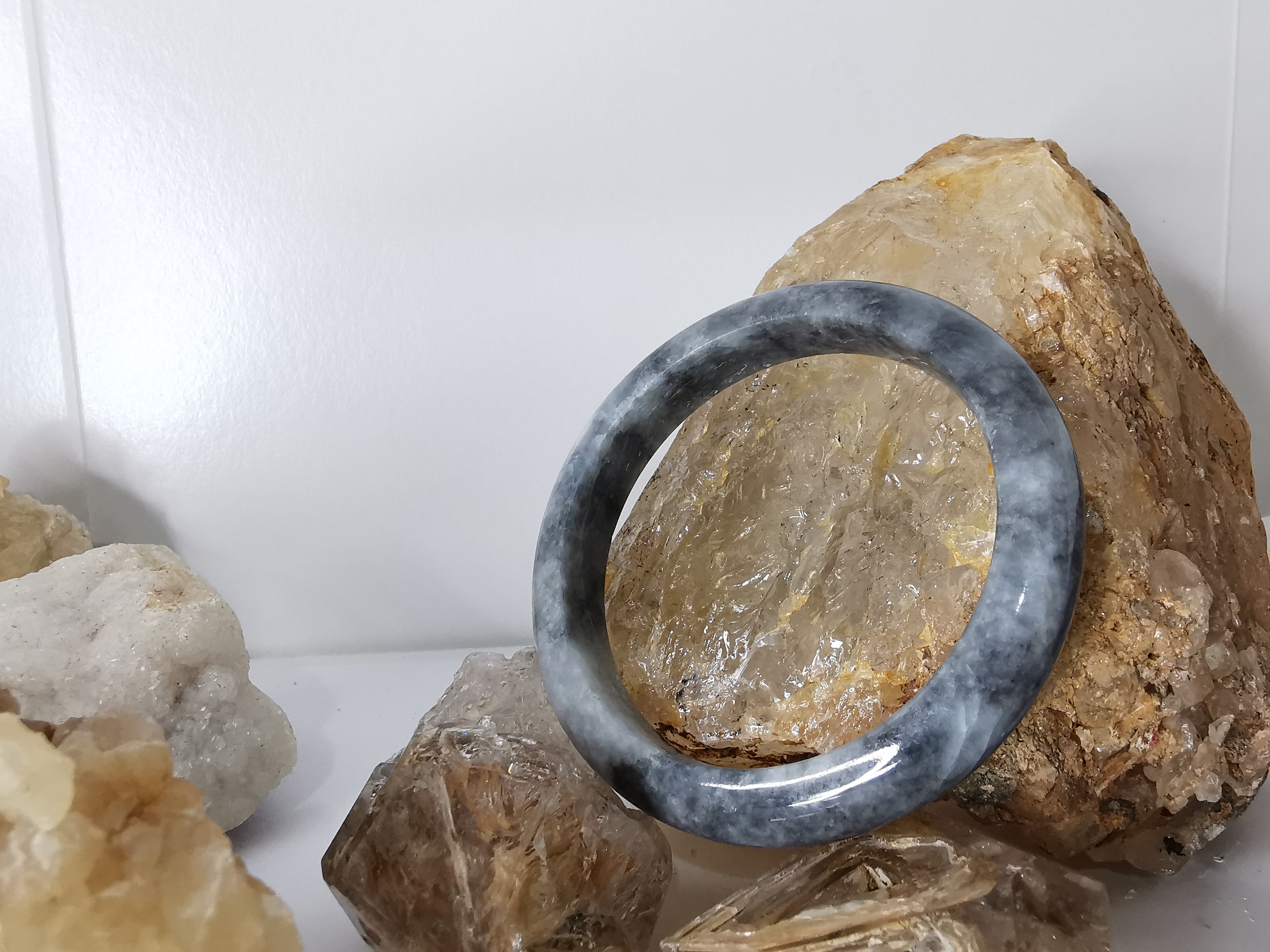 Grey Black Bangle กำไลหยกเจไดต์แท้ Diameter/ เส้นผ่านศูนย์กลางด้านใน 58 mm.