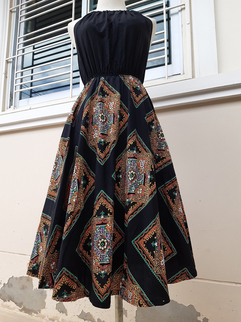 เดรสวินเทจลายดอกไม้ สายผูกปรับความยาวได้เอง