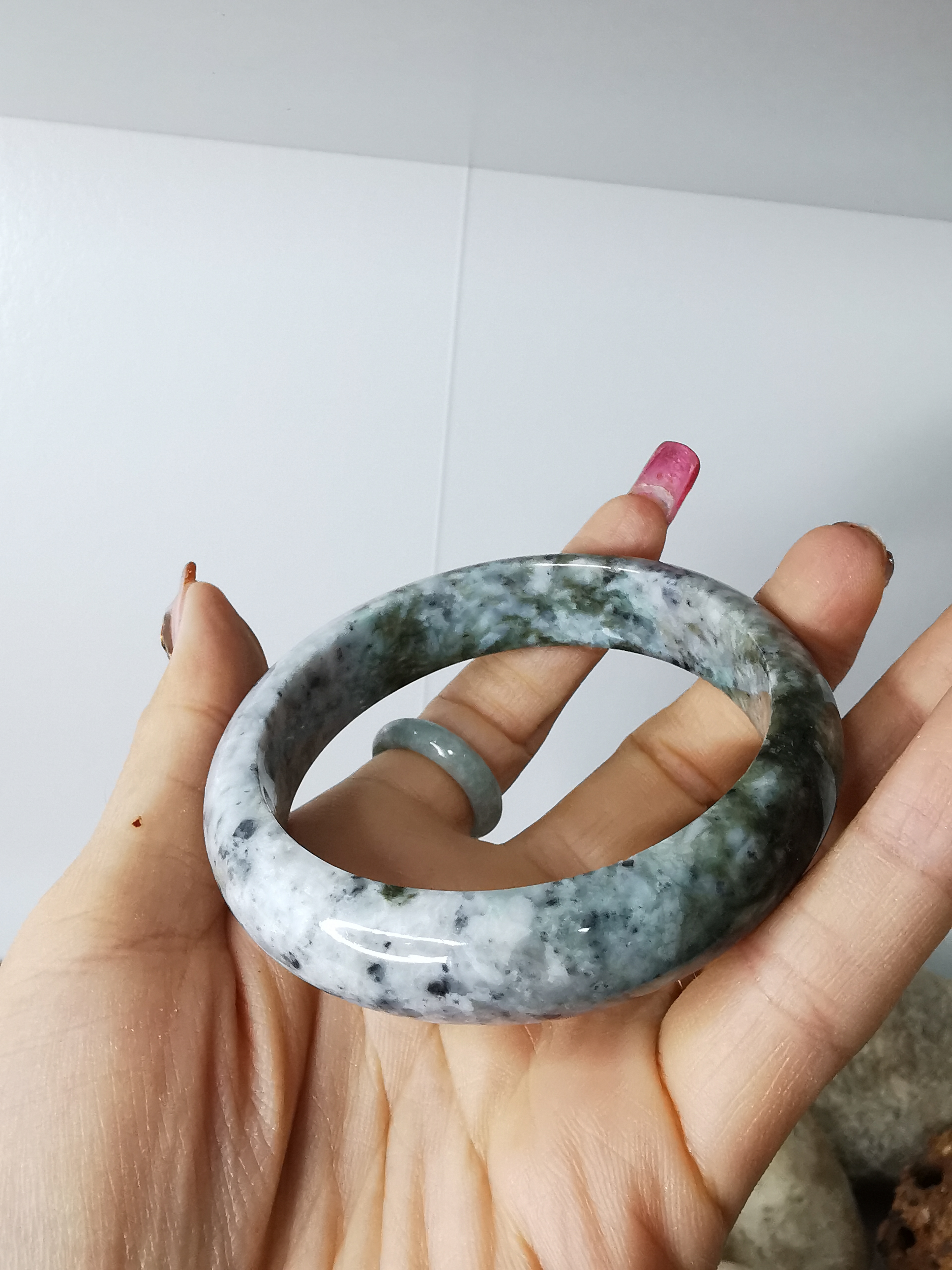 Grey Green Black Jade Bangle กำไลหยกเจไดต์แท้ Diameter/ เส้นผ่านศูนย์กลางด้านใน 59 mm.
