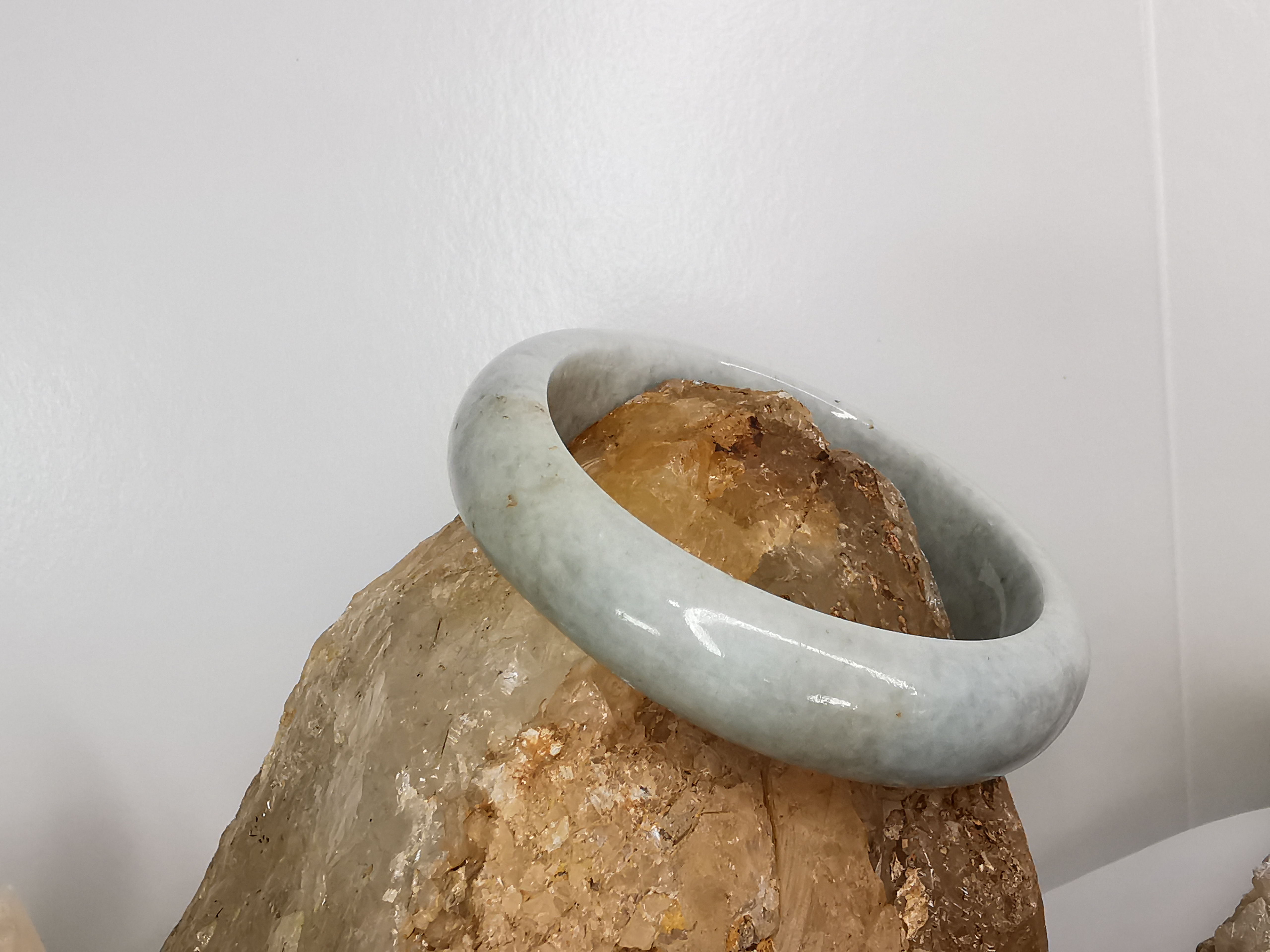 White Green Jade Bangle กำไลหยกเจไดต์แท้ Diameter/ เส้นผ่านศูนย์กลางด้านใน 55 mm.