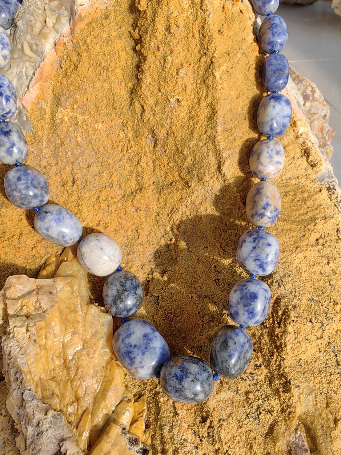Lapis Lazuli Necklace สร้อยคอลาพิสลาซูลี L 47 cm. 496.50 ct.