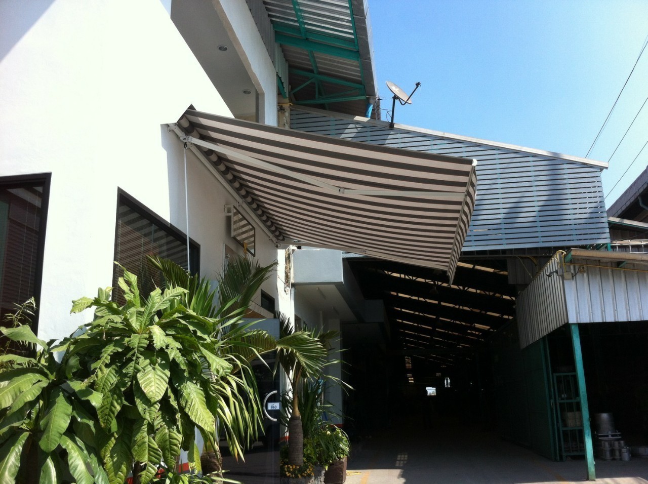 ผ้าใบพับเก็บได้/แนวดิ่ง มือหมุน-หมุนอัตโนมัติ