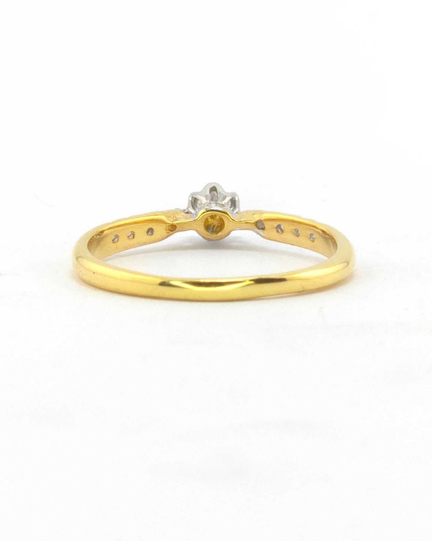 🚫ปิดการขาย(SoIdOut)🚫แหวนทองคำ 18K เพชรเกสร 14 ตัง 1 เม็ด 2 ตัง 8 เม็ด 1.5 ตัง 2 เม็ด 0.5 ตัง 4 เม็ด รวม 35 ตัง น้ำ 98-100 ความสะอาด if-vs ไซส์ 57 น้ำหนัก 2.25 กรัม ราคา 9,500.-(Net)