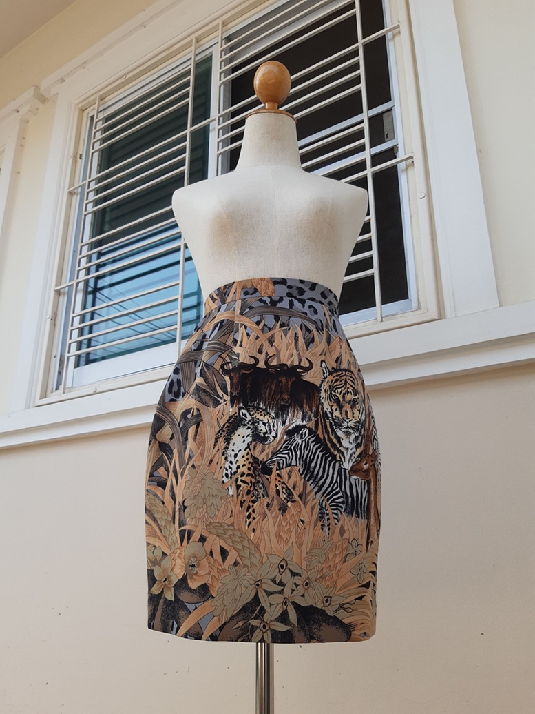 กระโปรงวินเทจทรงเอลายเสือ+สิงโต สีเทา (Vintage skirt - rare finds)