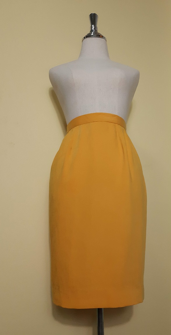 กระโปรงทรงเอสีเหลือง