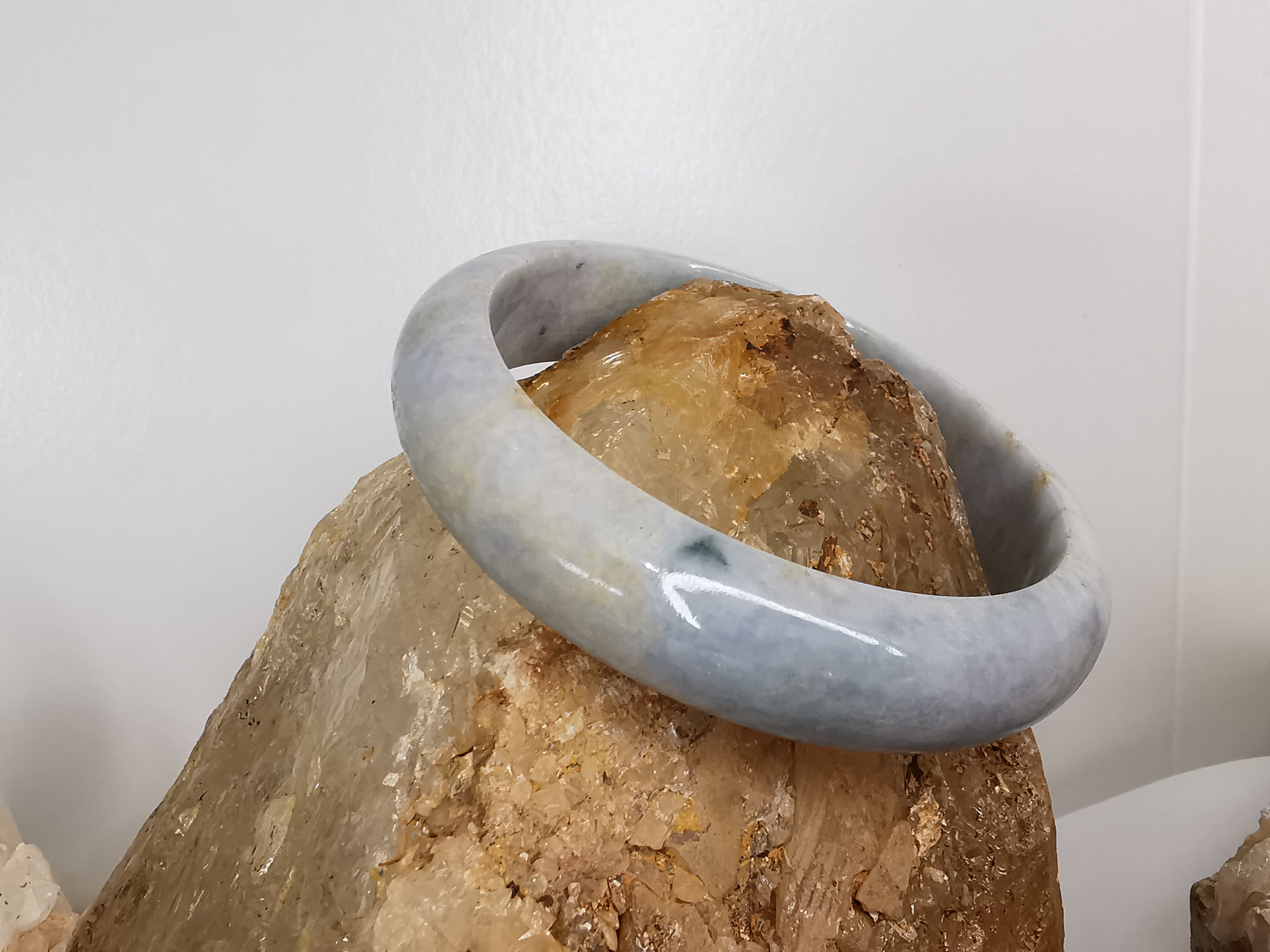 Blue Green Yellow Jade Bangle กำไลหยกเจไดต์แท้ Diameter/ เส้นผ่านศูนย์กลางด้านใน 59 mm.