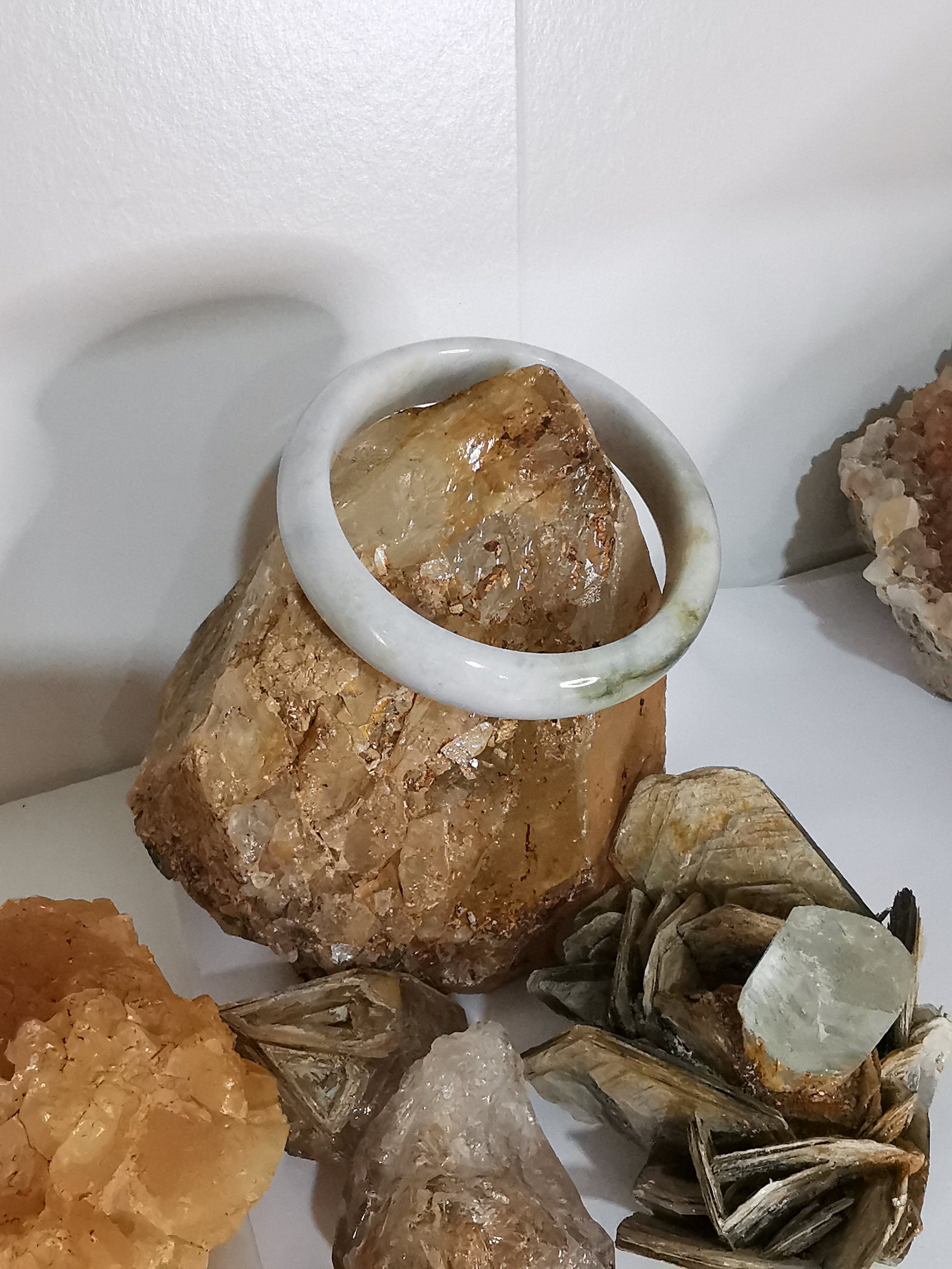 White Green Bangle กำไลหยกเจไดต์แท้ Diameter/ เส้นผ่านศูนย์กลางด้านใน 63 mm.