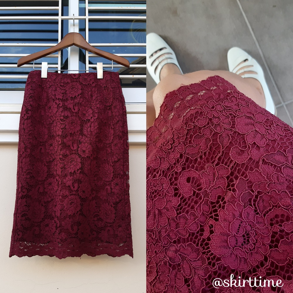 กระโปรงผ้าลูกไม้สีแดงเบอร์กันดี แบรนด์ GU