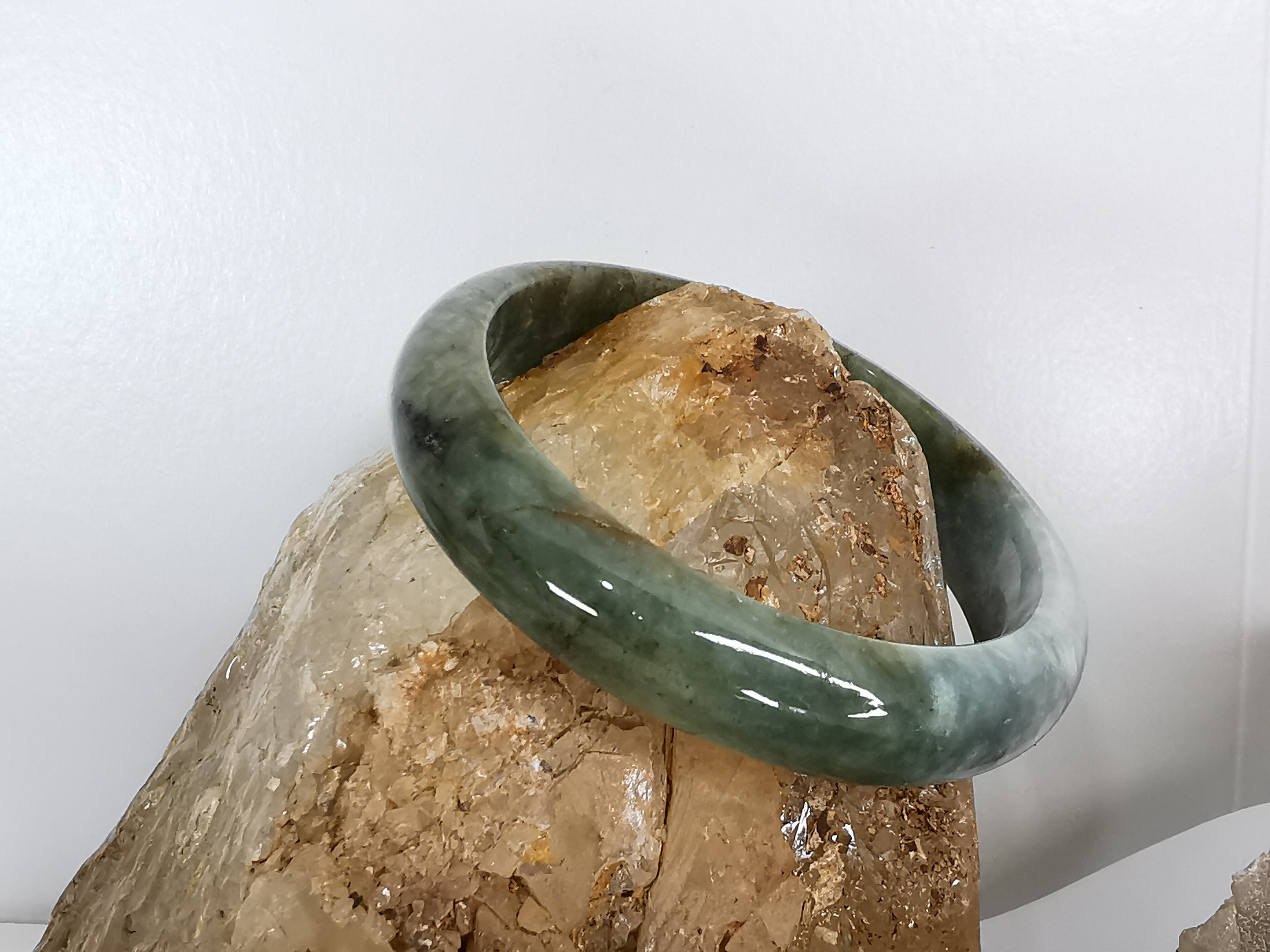 Green White Yellow Bangle กำไลหยกเจไดต์แท้ Diameter/ เส้นผ่านศูนย์กลางด้านใน 58 mm.