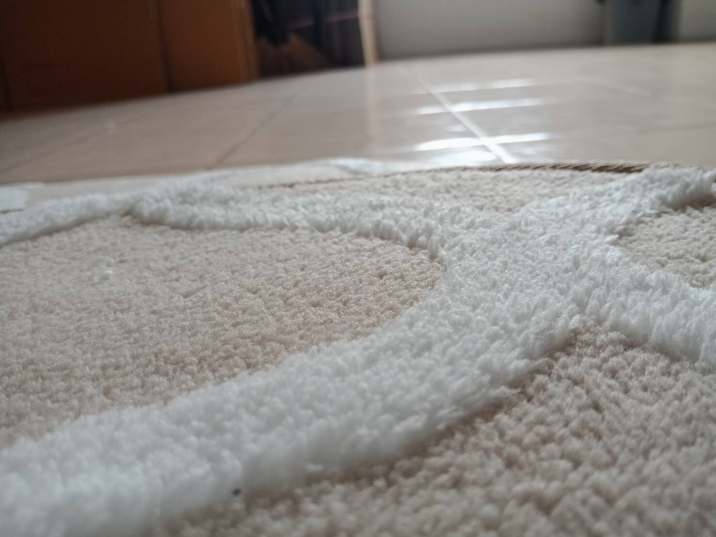 พรมเนื้อนุ่มมีลาย สีครีมชมพู