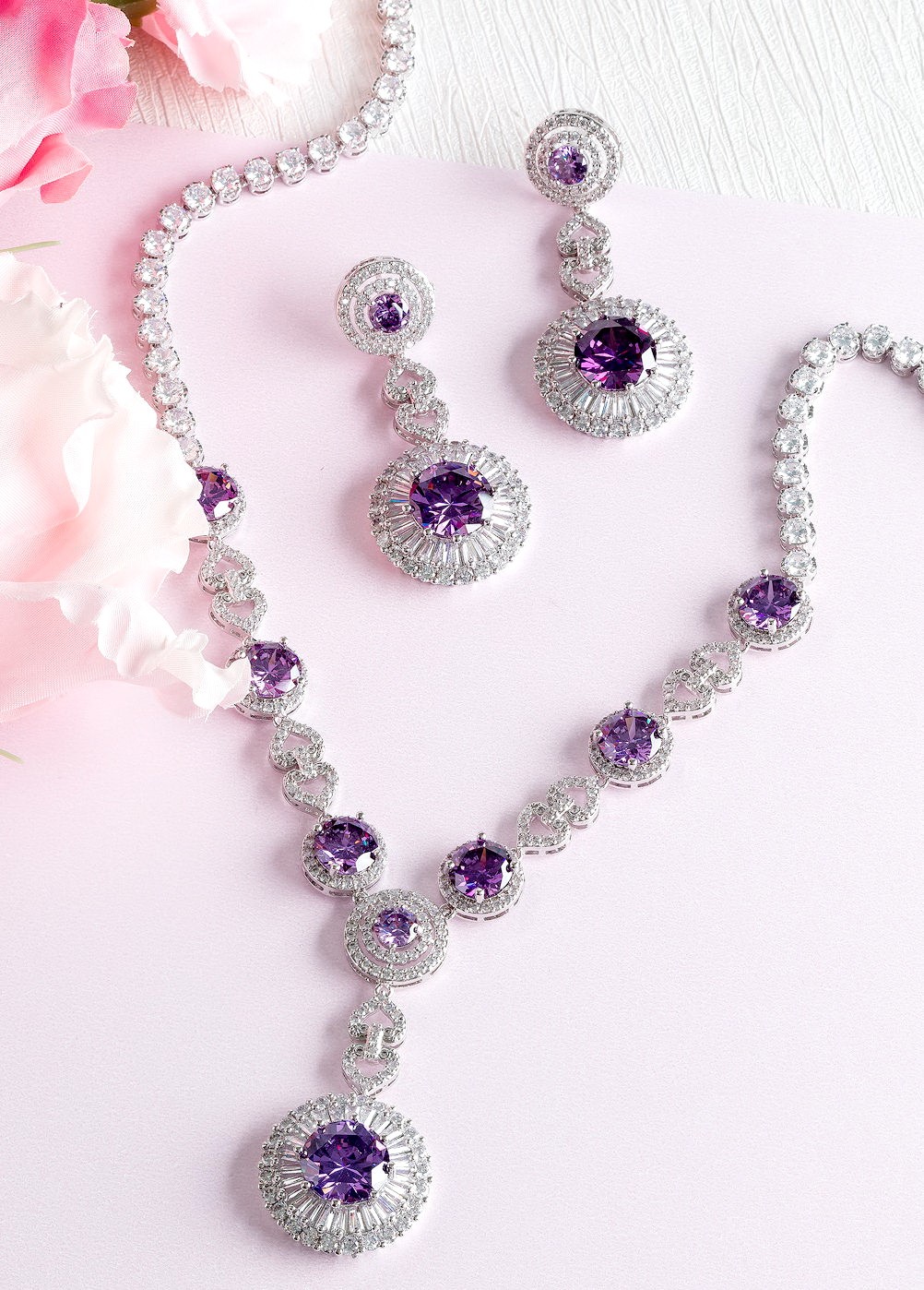VIOLET SAPPHIRE DIAMOND 18K WHITE GOLD NECKLACE สร้อยคอ ต่างหู แซฟไฟร์สีม่วง ล้อมเพชร ทอง 18K Pre-order
