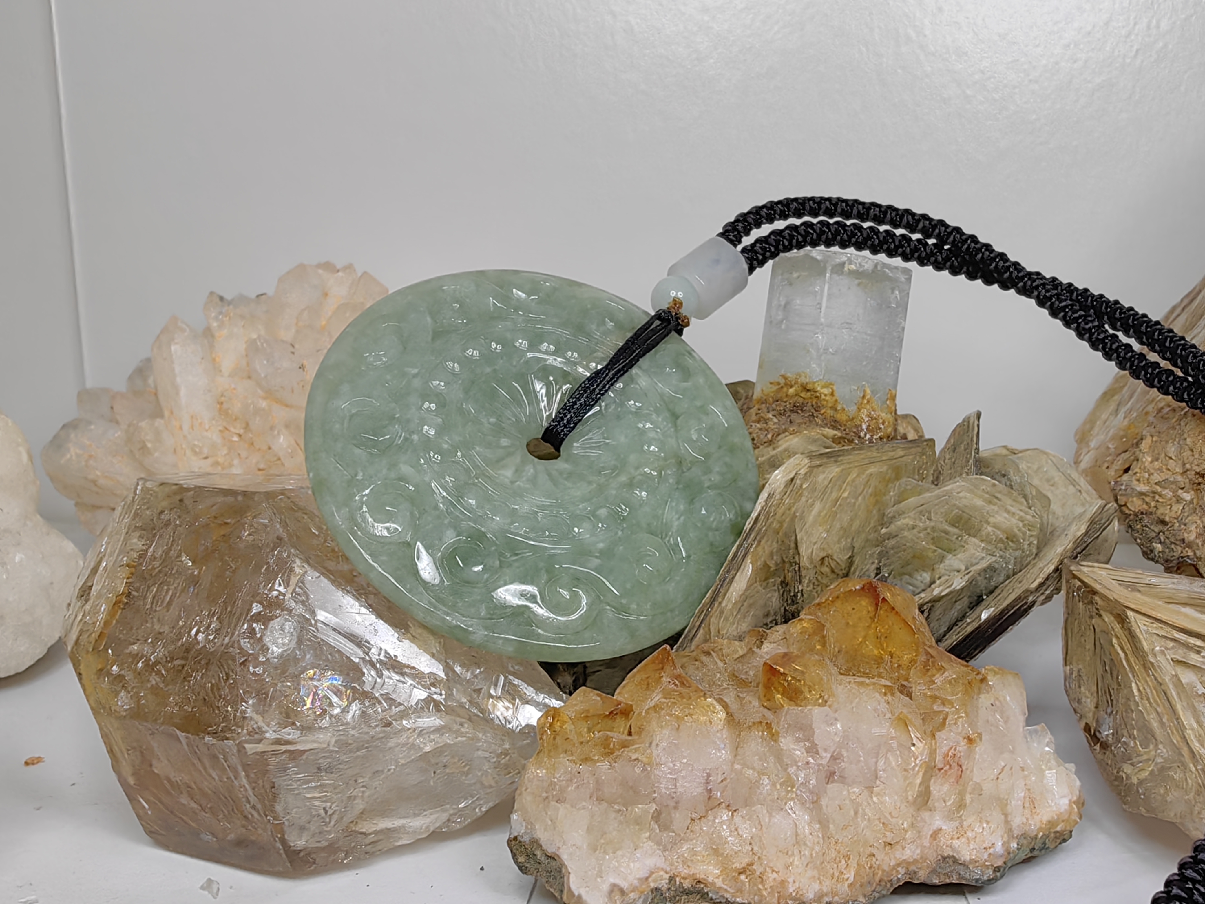 Burmese Jadeite Pendent Round 51-53 mm. จี้สร้อยคอหยกพม่า กลม 51-53 mm.