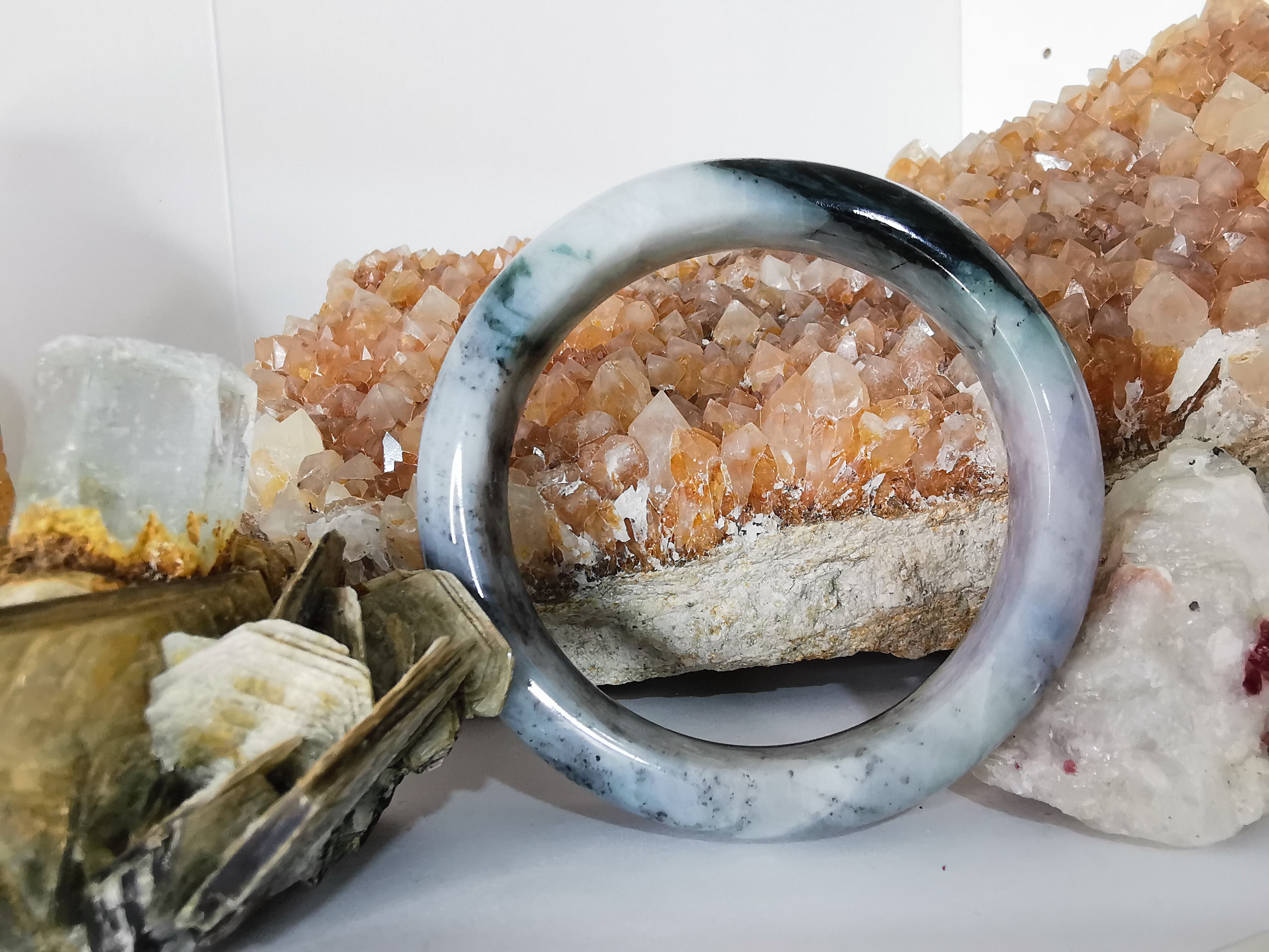 Grey Green Black White Jade Bangle กำไลหยกเจไดต์แท้ Diameter/ เส้นผ่านศูนย์กลางด้านใน 59 mm.