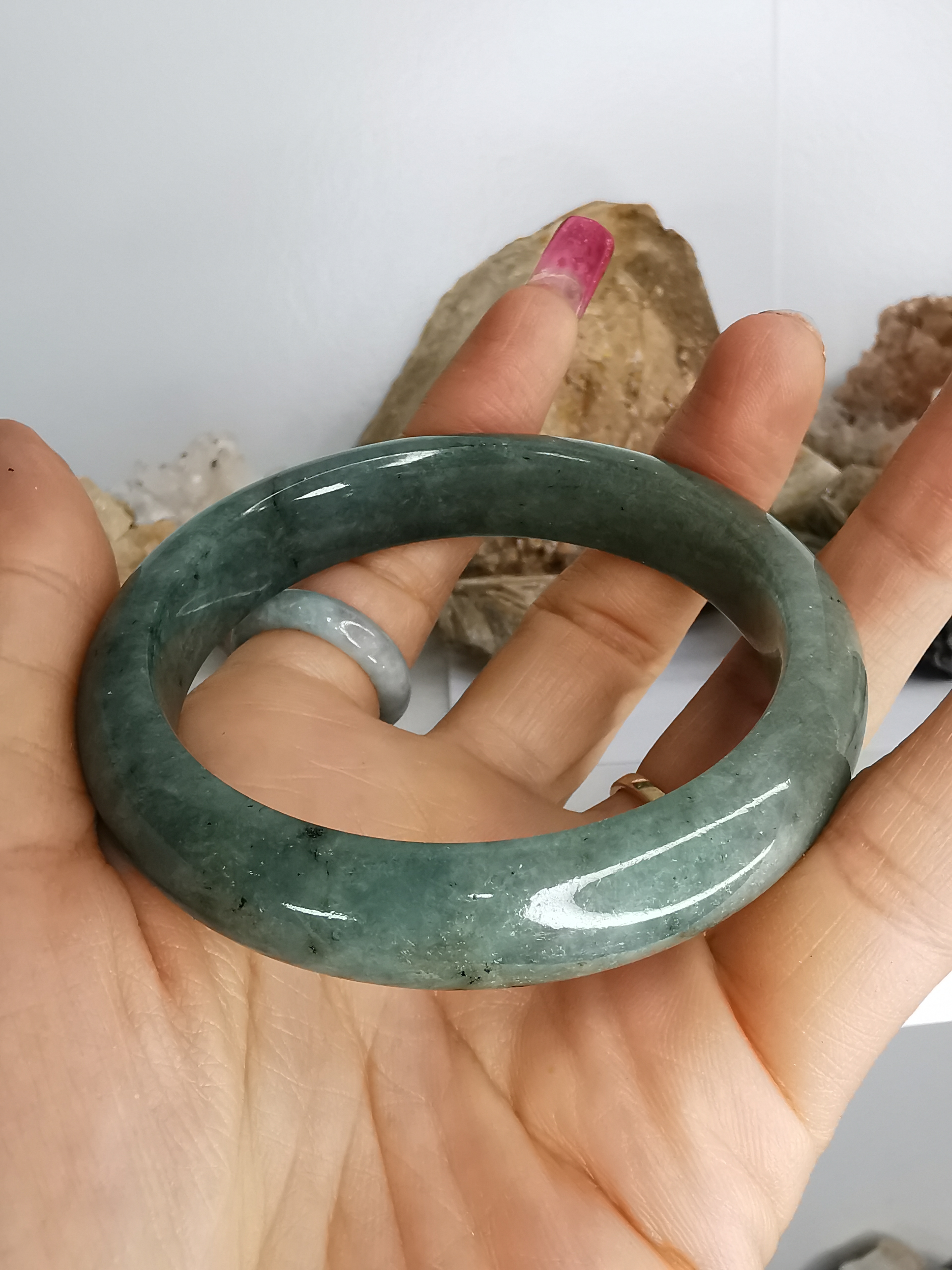 Green Yellow Bangle กำไลหยกเจไดต์แท้ Diameter/ เส้นผ่านศูนย์กลางด้านใน 59 mm.*