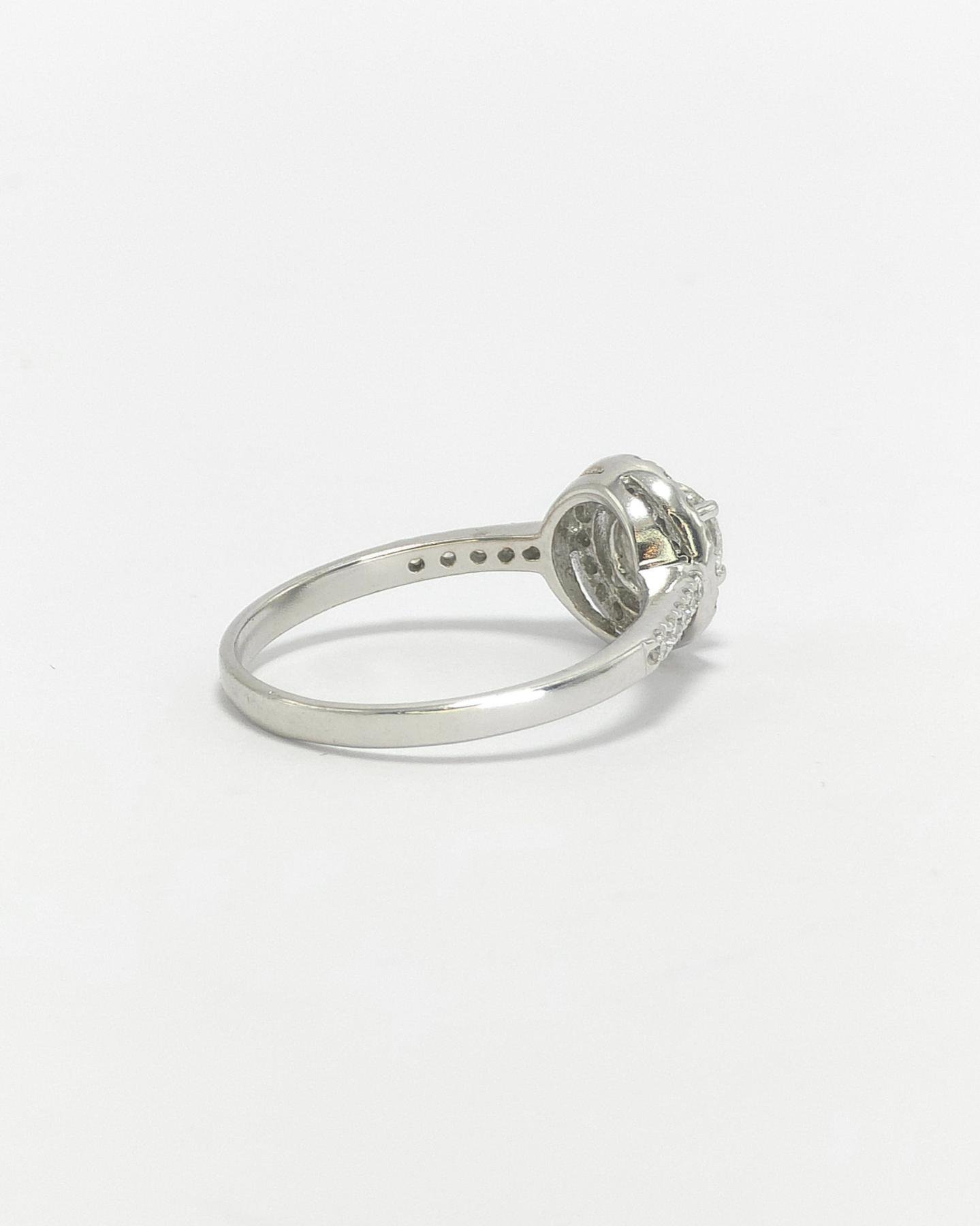 🚫ปิดการขาย(SoIdOut)🚫แหวนทองคำขาว 18K เพชรเกสร 33 ตัง 1 เม็ด น้ำ 100(D) VS1 3 EXCELLENT GIA: 6355633079 ใบสำเนา ล้อมเพชรเกสร 1 ตัง 26 เม็ด น้ำ 98-100 ความสะอาด vvs ไซส์ 52 น้ำหนัก 2.84 กรัม ราคา 24,500.-(Net)