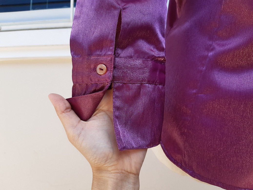 เสื้อเชิ้ตสีม่วง ผ้าวิ๊งๆ วิบวับ ใส่แล้วขาวผ่องมาก