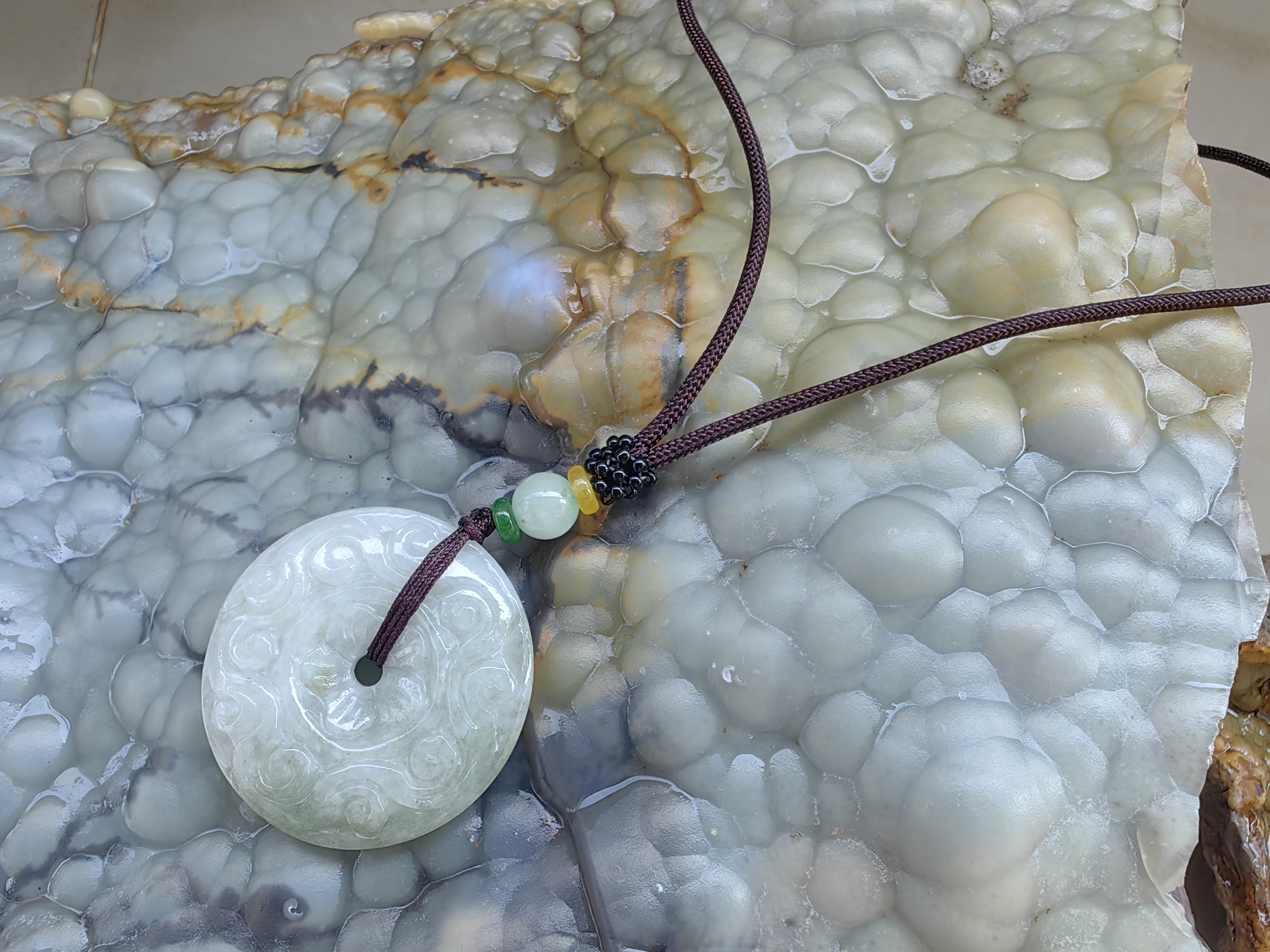 Burmese Jadeite Pendent Round 39 mm. จี้สร้อยคอหยกพม่า กลม 39 mm.