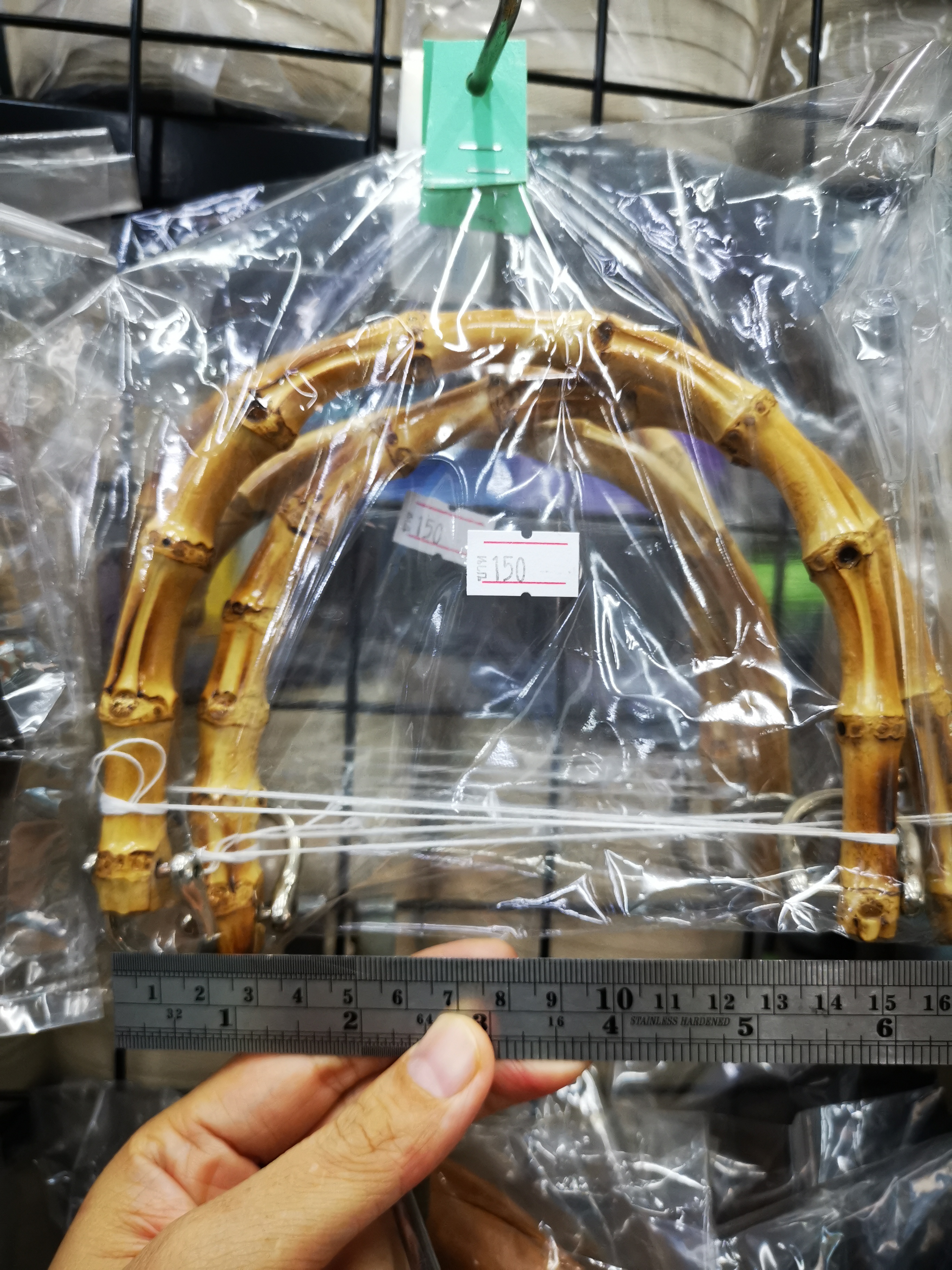 MW33 หูไม้หวาย+ห่วงเกือกม้า กว้าง15.5cmxสูง13.5cm