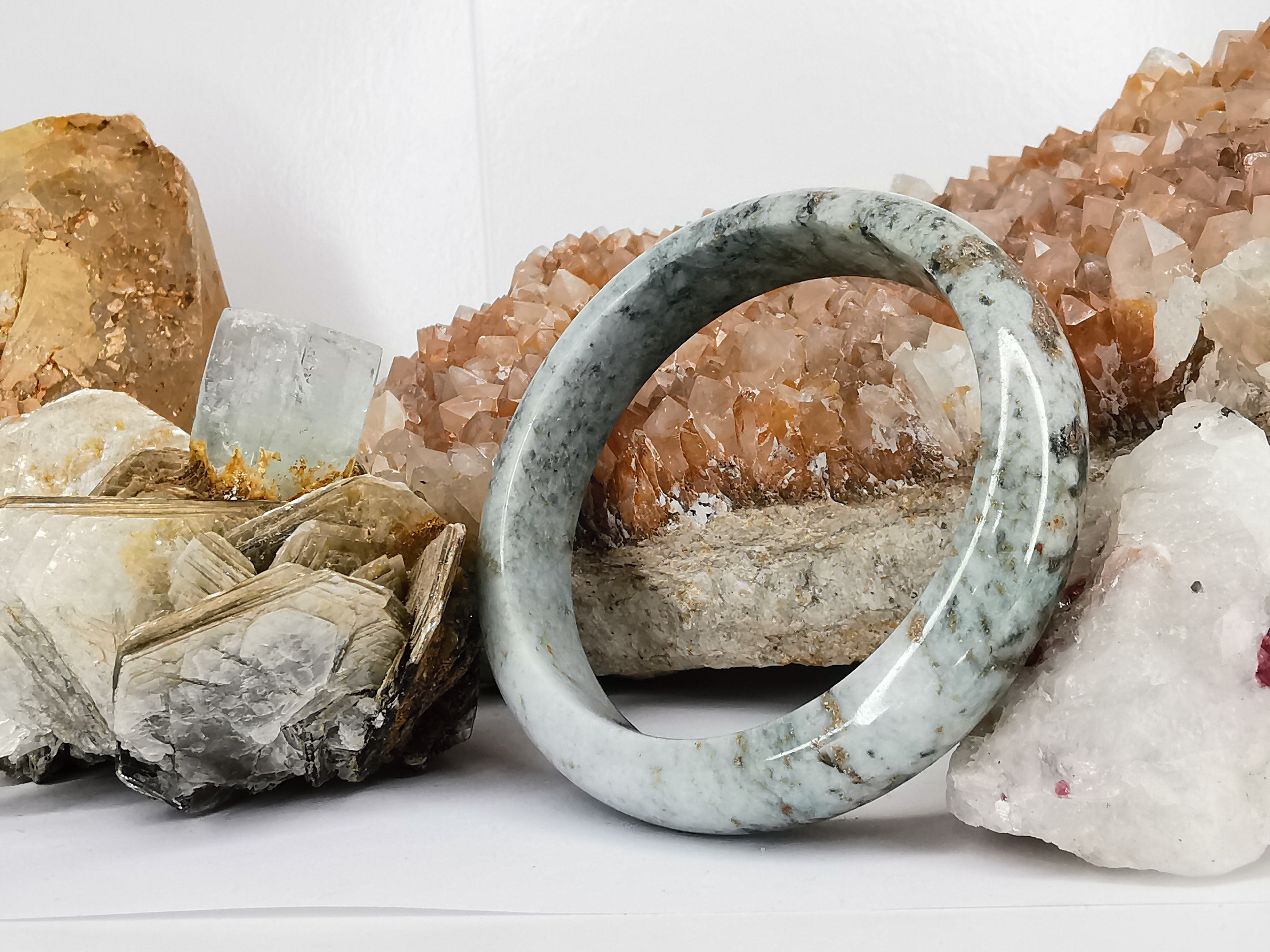 Green Brown Yellow White Jade Bangle กำไลหยกเจไดต์แท้ Diameter/ เส้นผ่านศูนย์กลางด้านใน 58 mm.