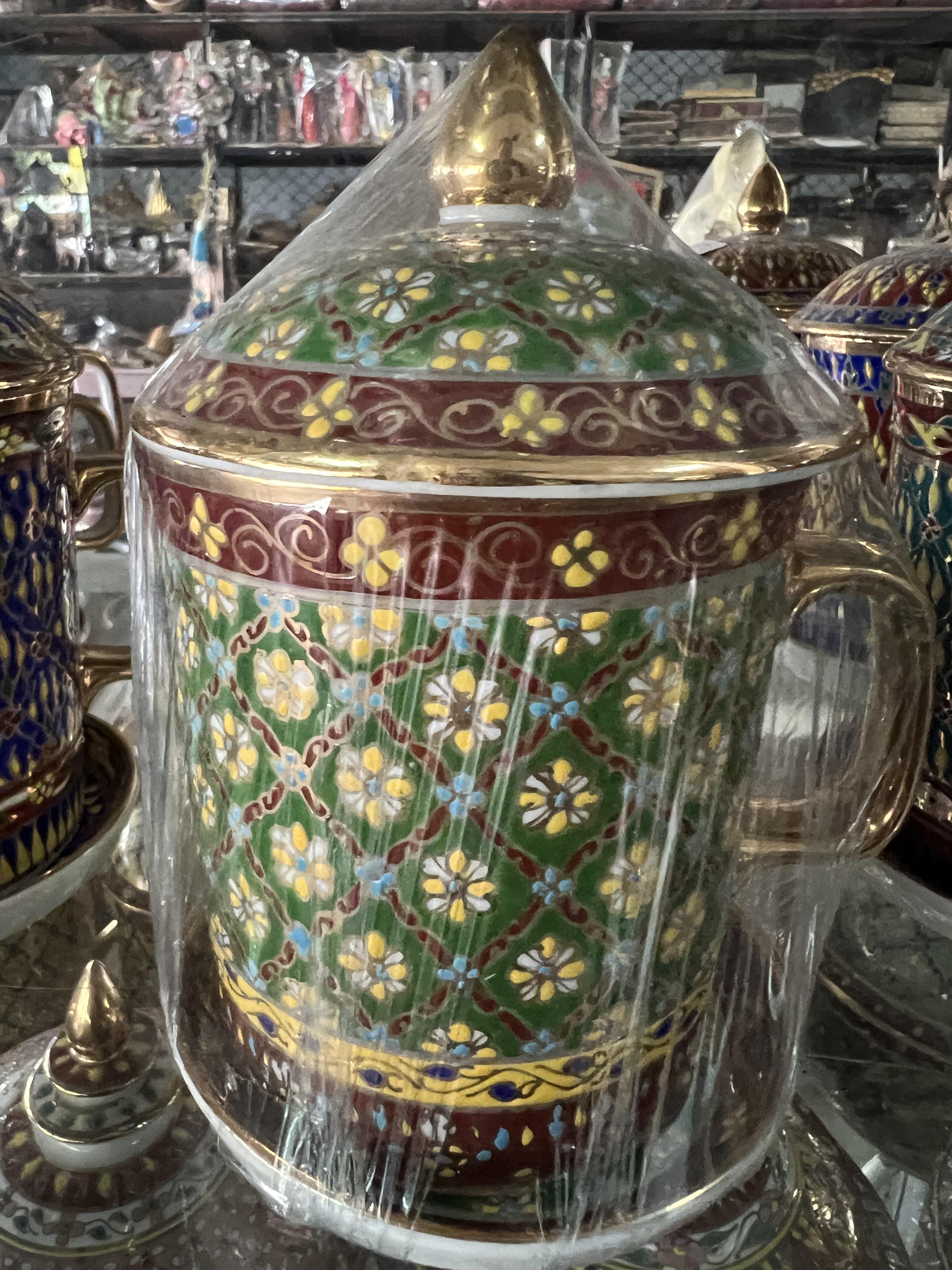 แก้วมัคฝาปิดเบญจรงค์