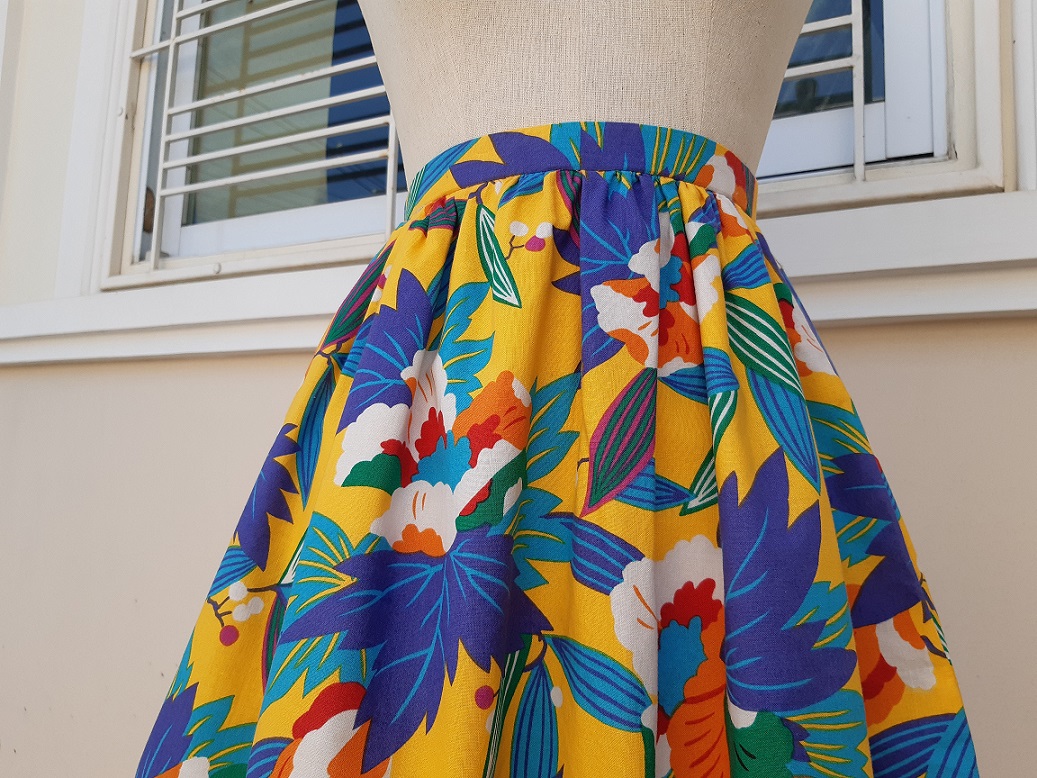 กระโปรงฮาวายวินเทจลายดอกสีเหลืองสด