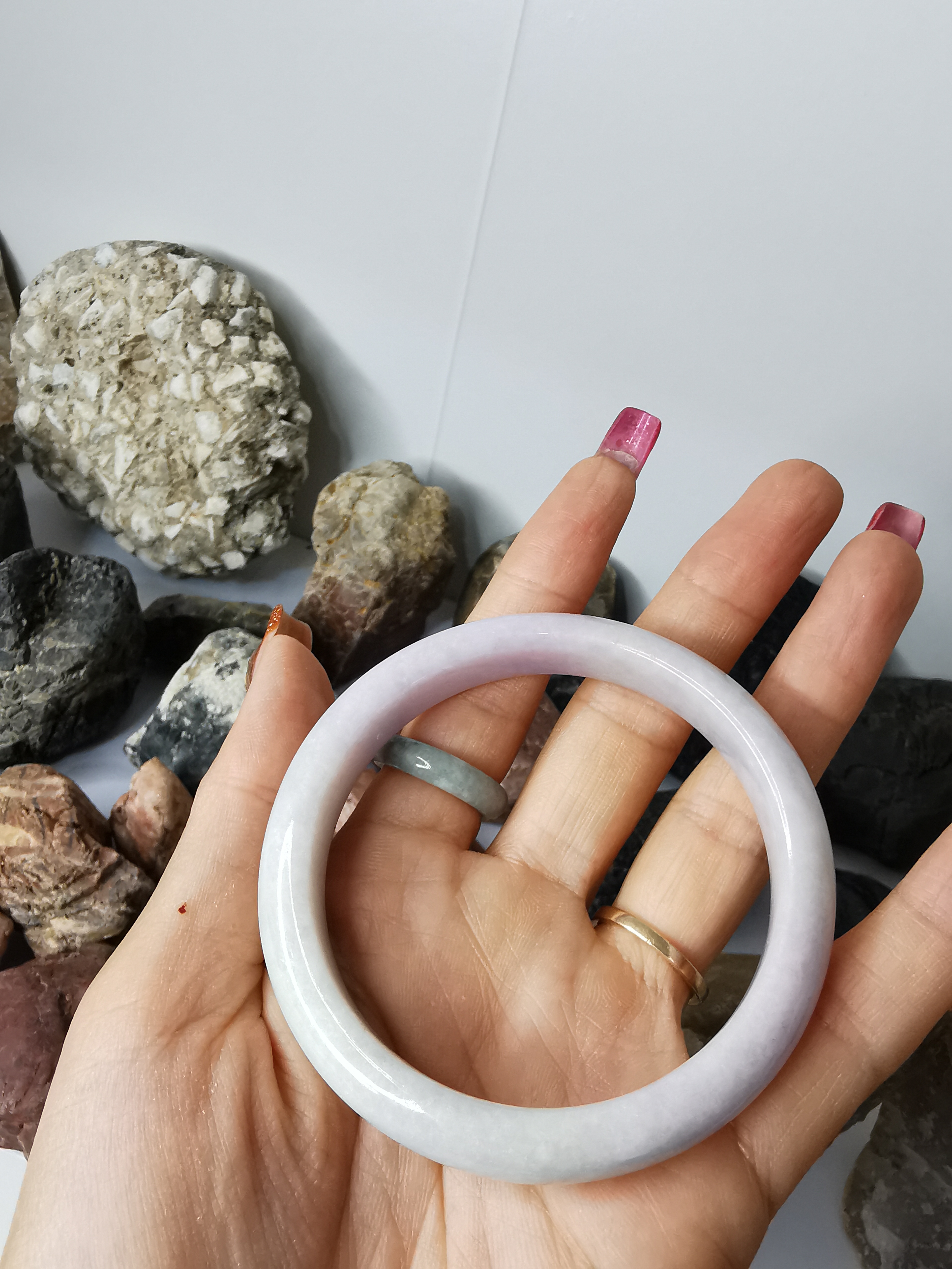 Violet Green Jadeite Bangle กำไลหยกเจไดต์แท้ Diameter/ เส้นผ่านศูนย์กลางด้านใน/size 60 mm.