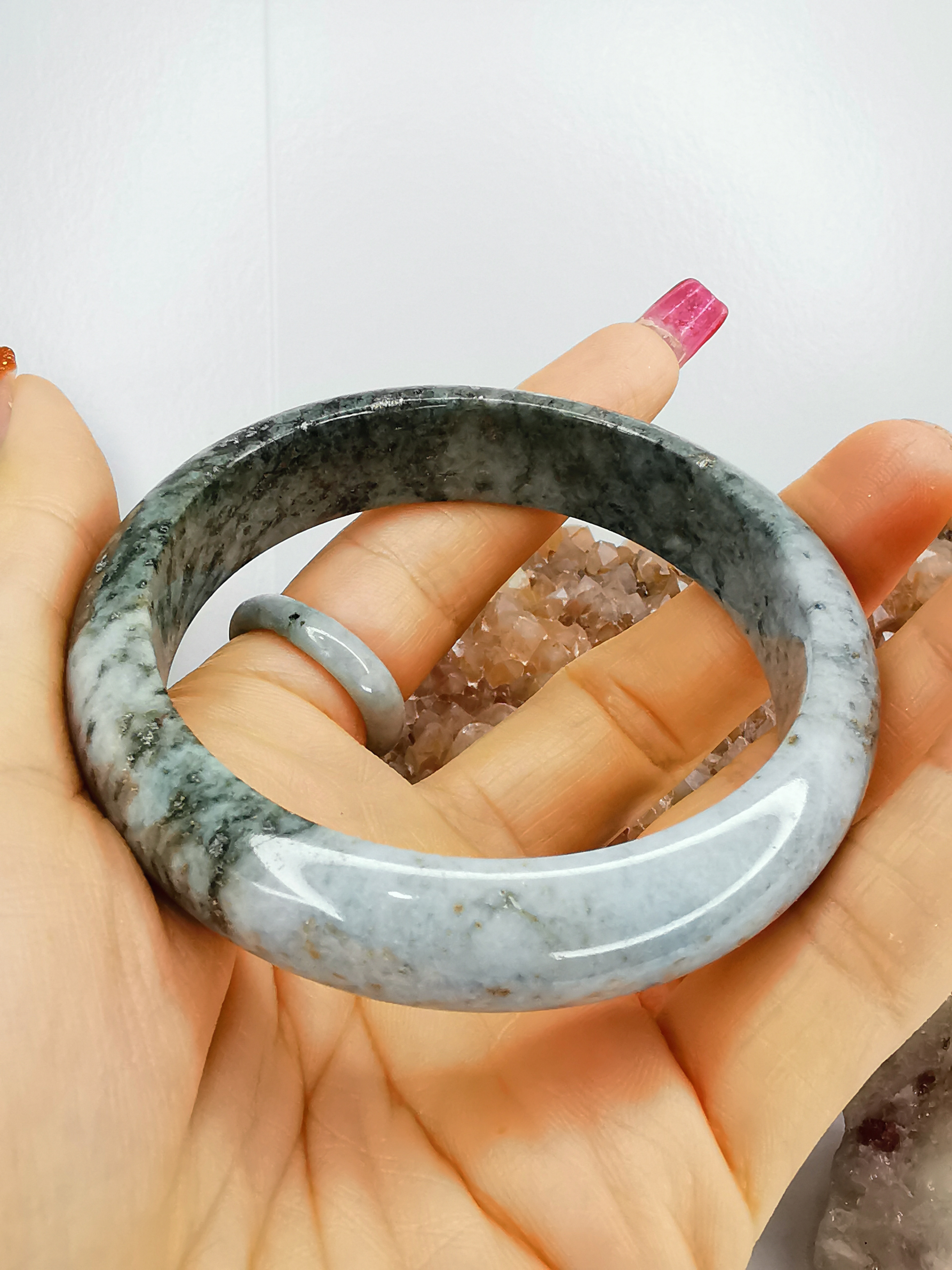 Green Brown Yellow White Jade Bangle กำไลหยกเจไดต์แท้ Diameter/ เส้นผ่านศูนย์กลางด้านใน 58 mm.