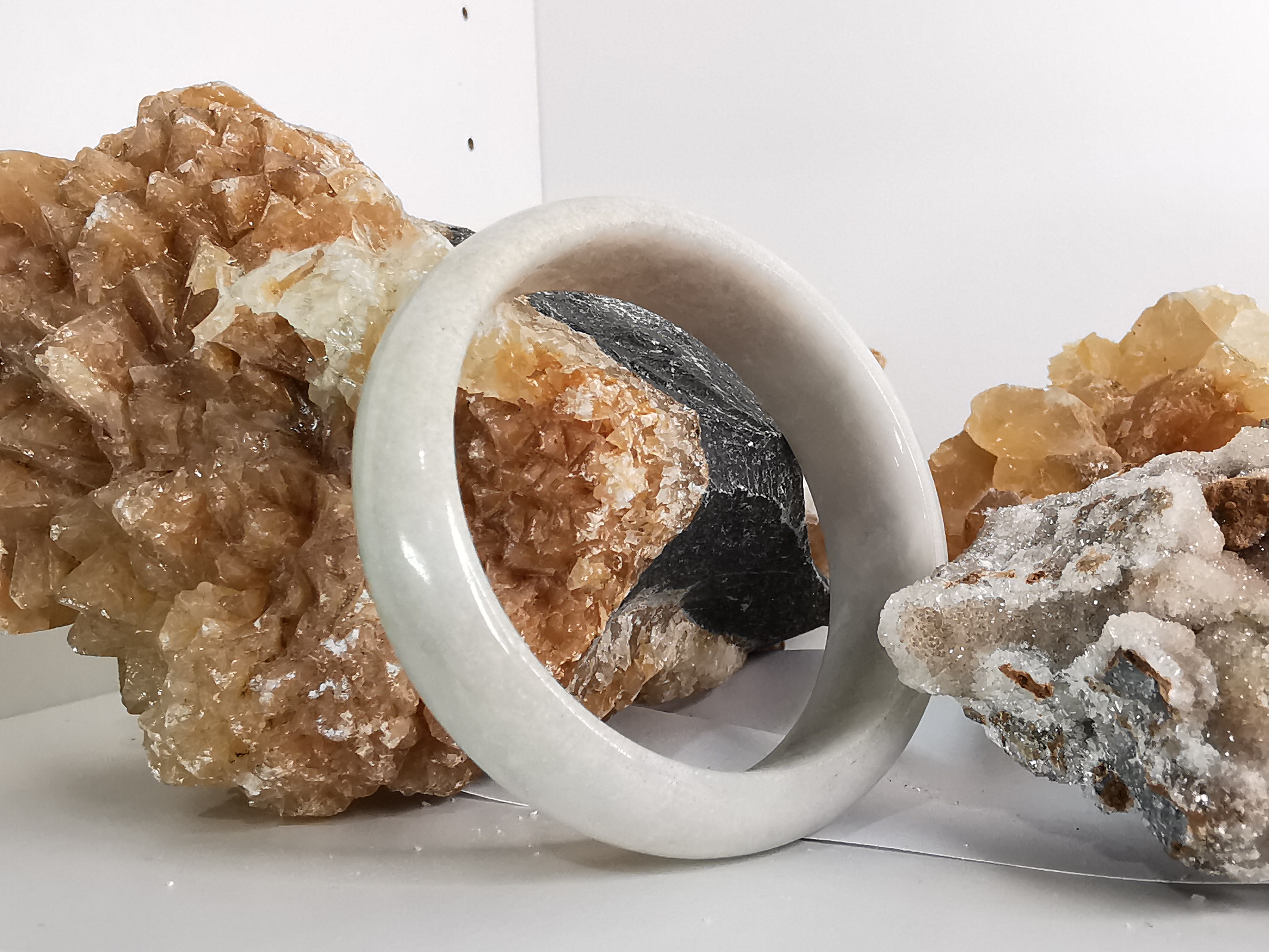 White Green Jade Bangle กำไลหยกเจไดต์แท้ Diameter/ เส้นผ่านศูนย์กลางด้านใน 54 mm.