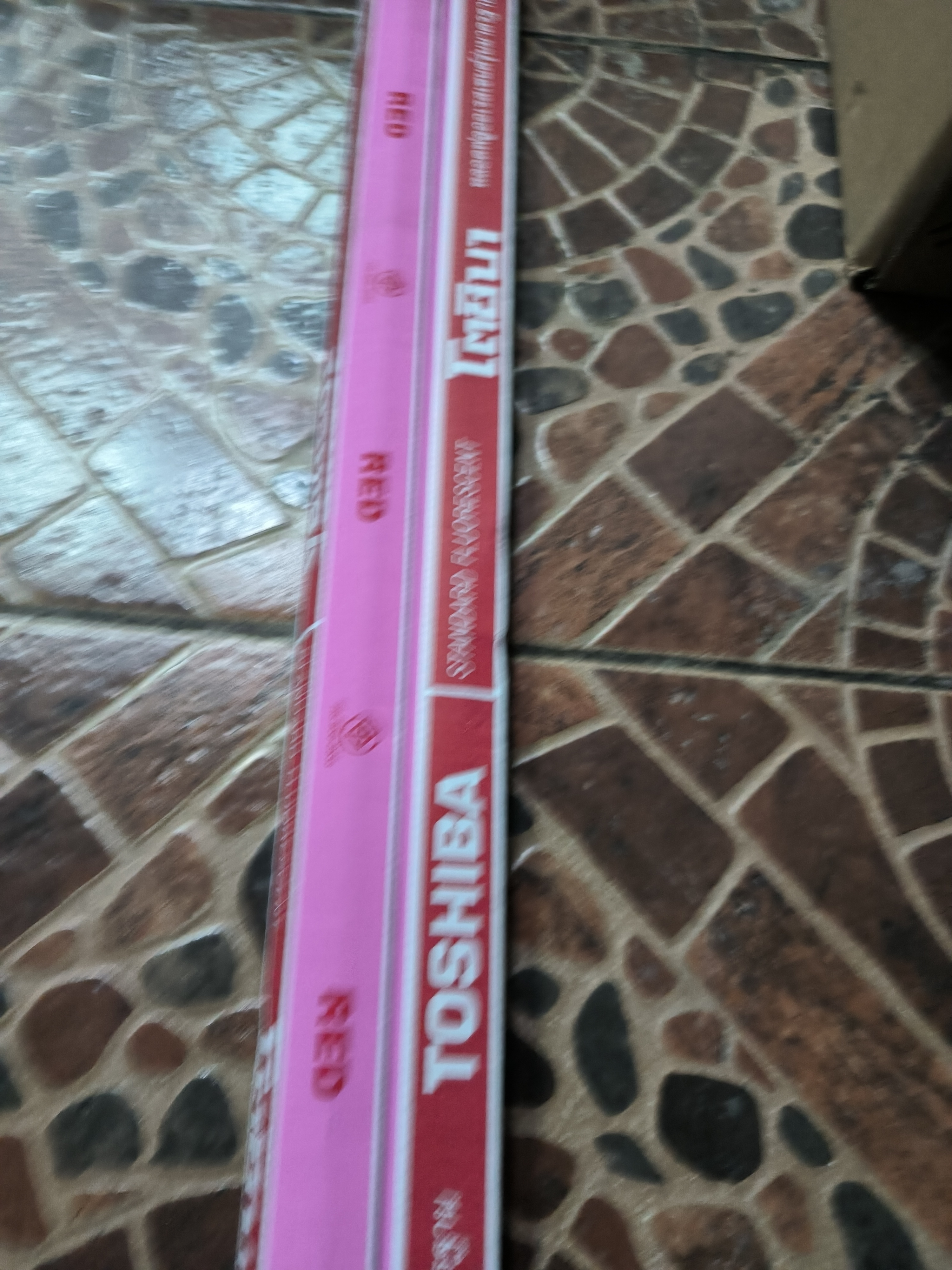 TOSHIBA หลอดนีออนสีแดง หลอดนีออนแก้วแดง แบบยาว 36W ยาว 120เซน นีออนแดง RED NEON