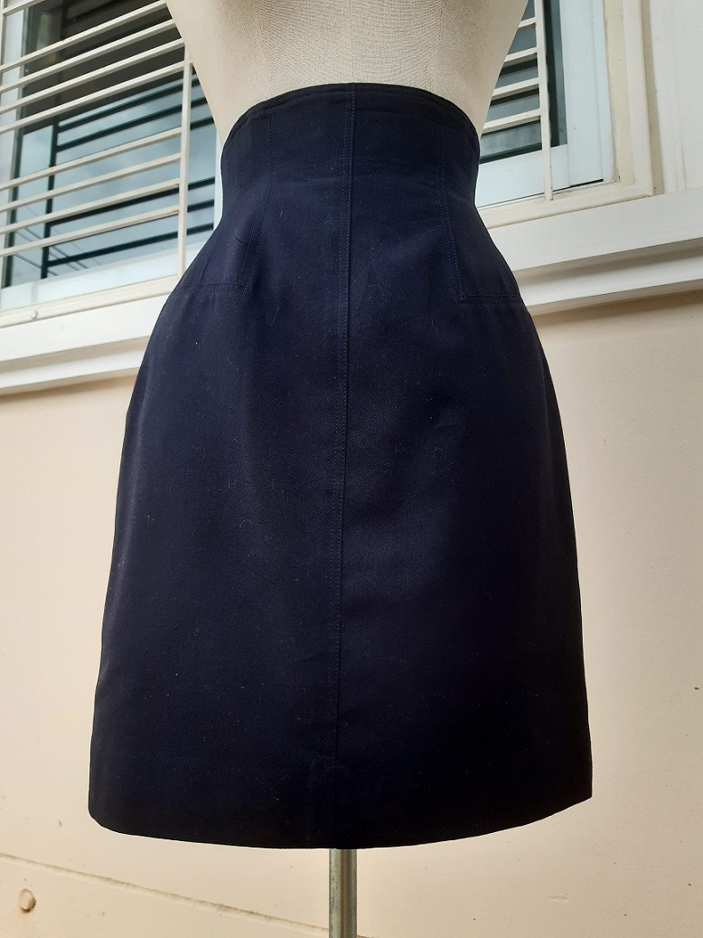 ชุดเซ็ตกระโปรงวินเทจเอวสูงสีกรมท่า กับ เสื้องานปัก navy style