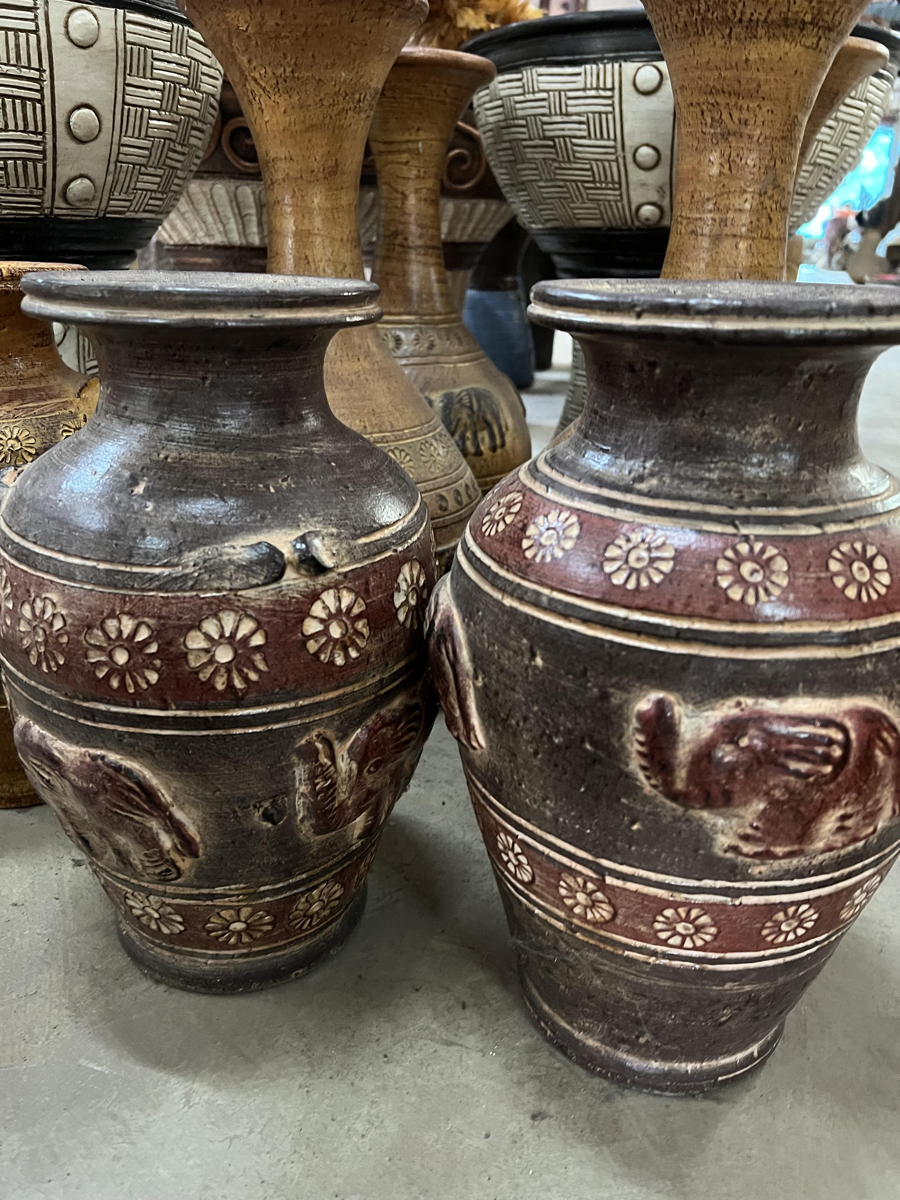 แจกันดินเผาขนาดกลาง