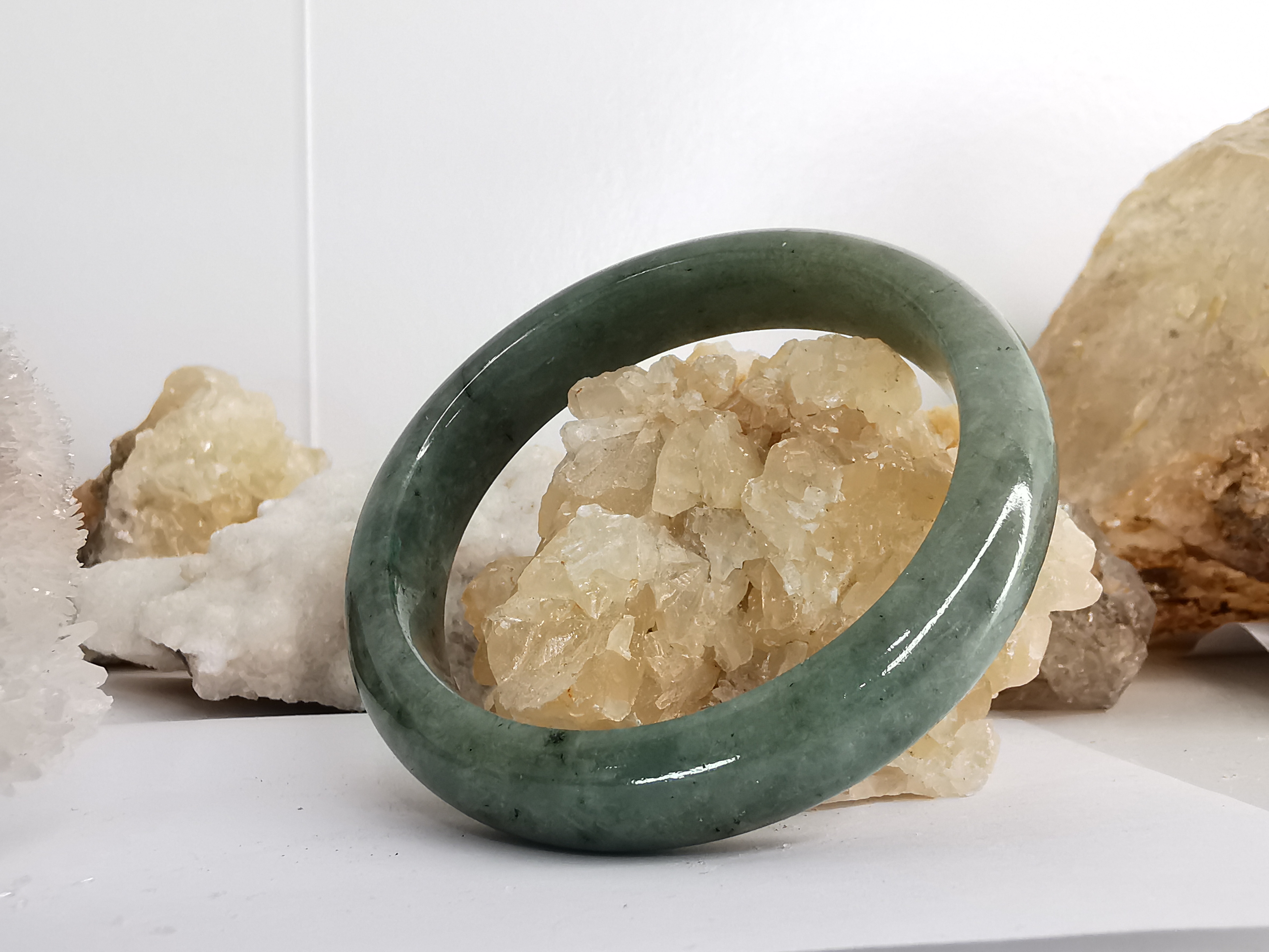 Green Yellow Bangle กำไลหยกเจไดต์แท้ Diameter/ เส้นผ่านศูนย์กลางด้านใน 59 mm.*